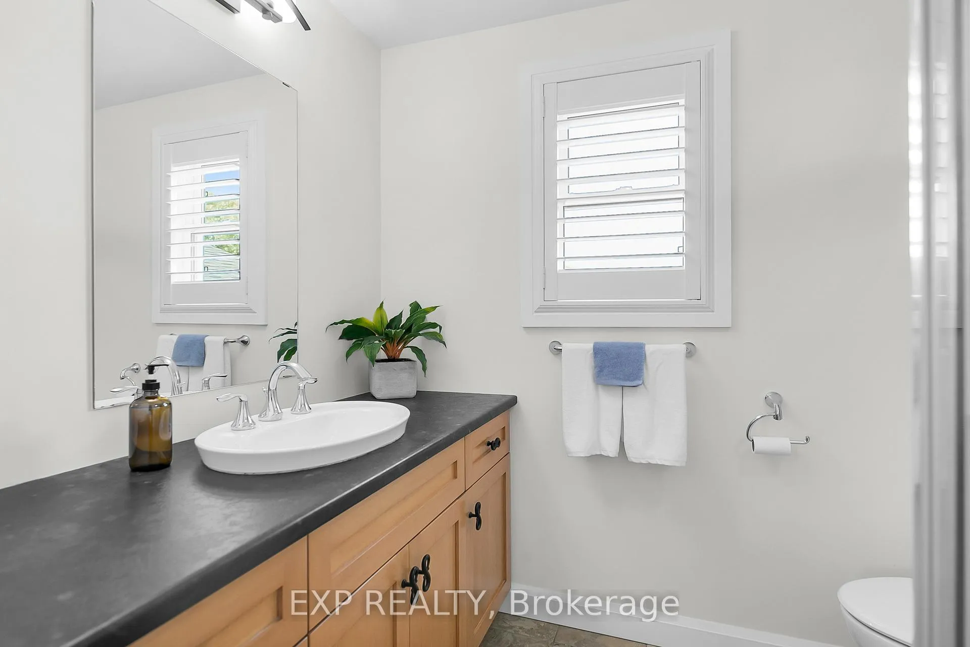 Photo 30 of 20 Blue Spruce Court, Kitchener — HOMEH