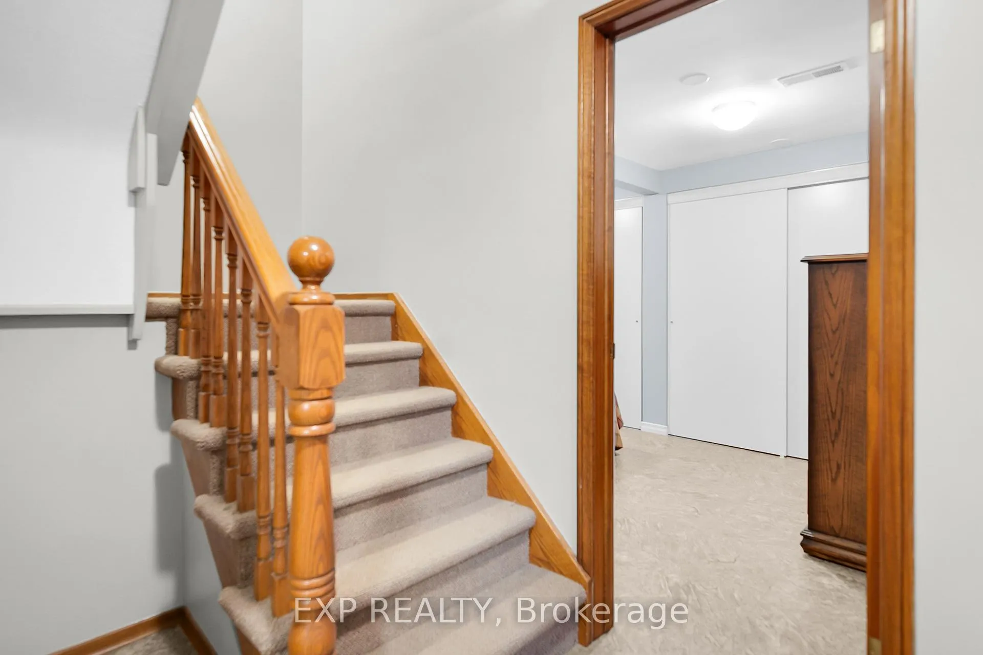 Photo 31 of 20 Blue Spruce Court, Kitchener — HOMEH