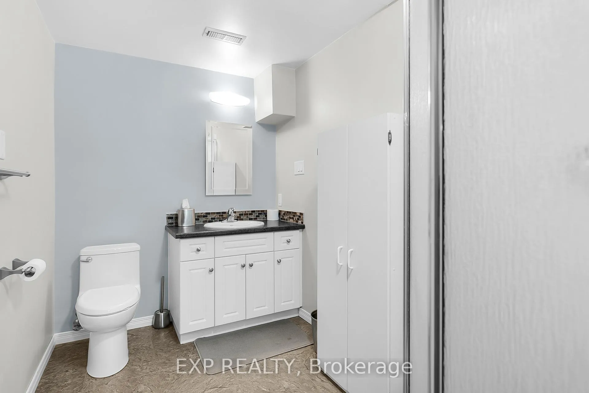 Photo 33 of 20 Blue Spruce Court, Kitchener — HOMEH