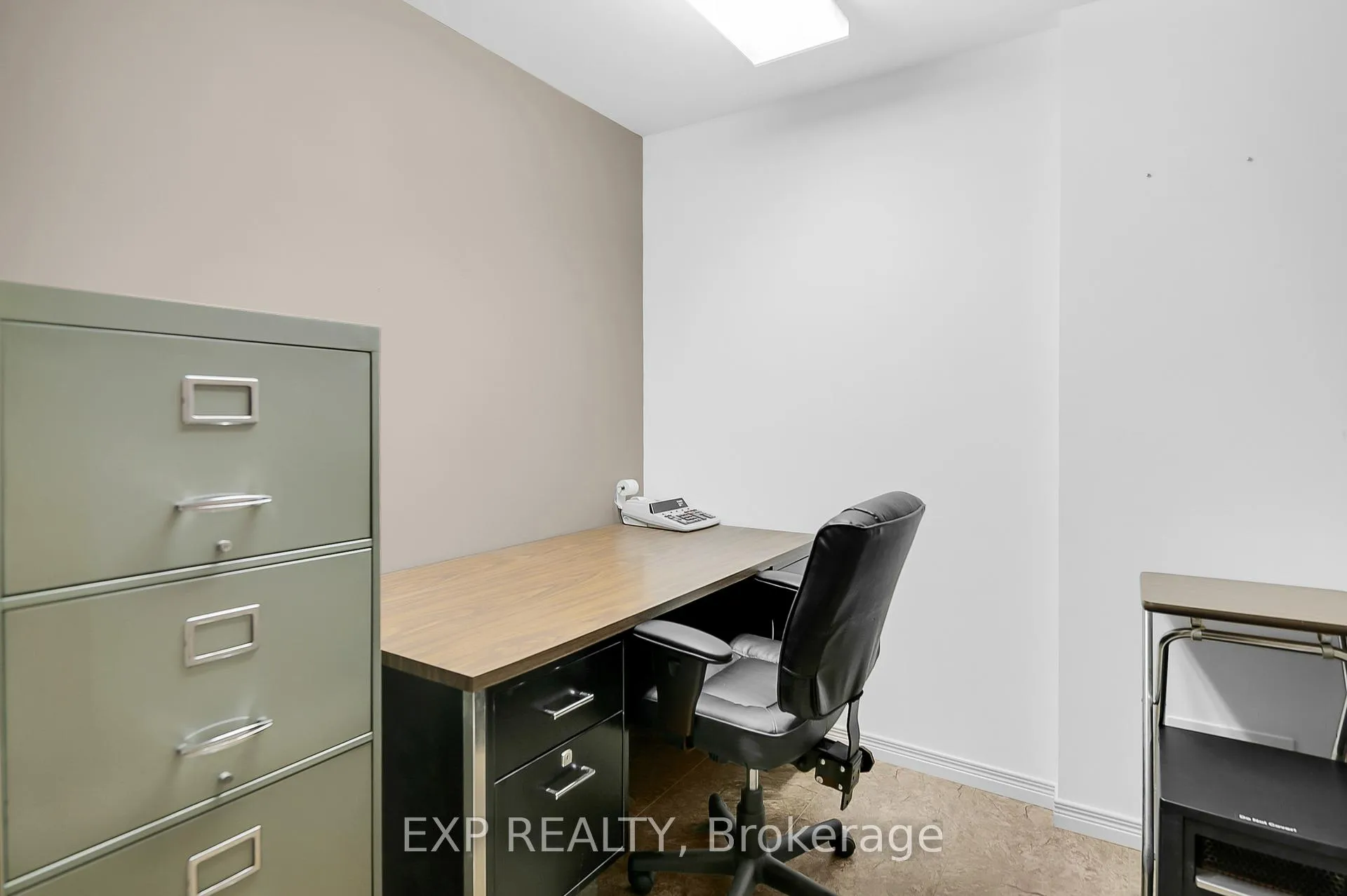 Photo 36 of 20 Blue Spruce Court, Kitchener — HOMEH