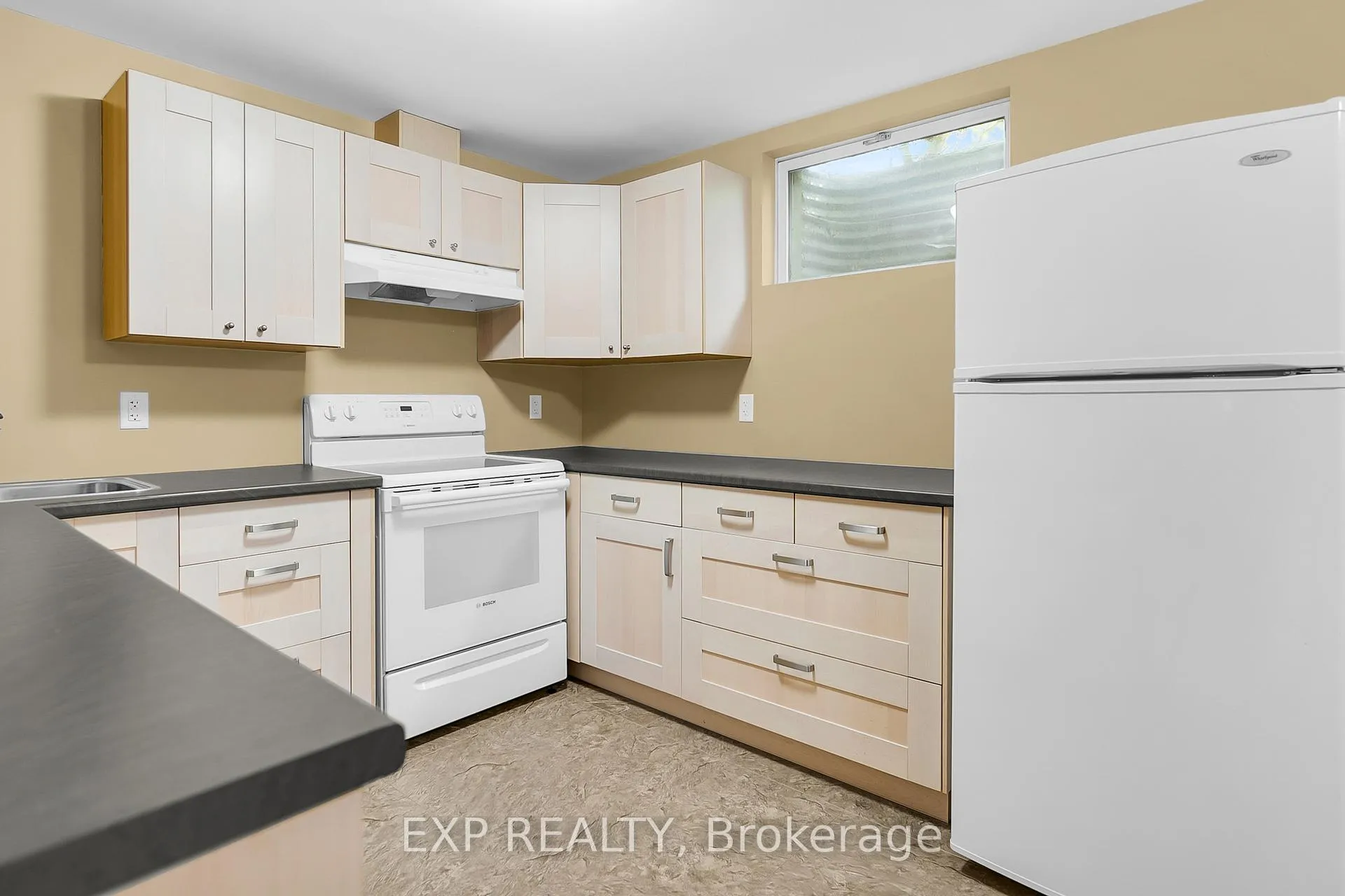 Photo 37 of 20 Blue Spruce Court, Kitchener — HOMEH