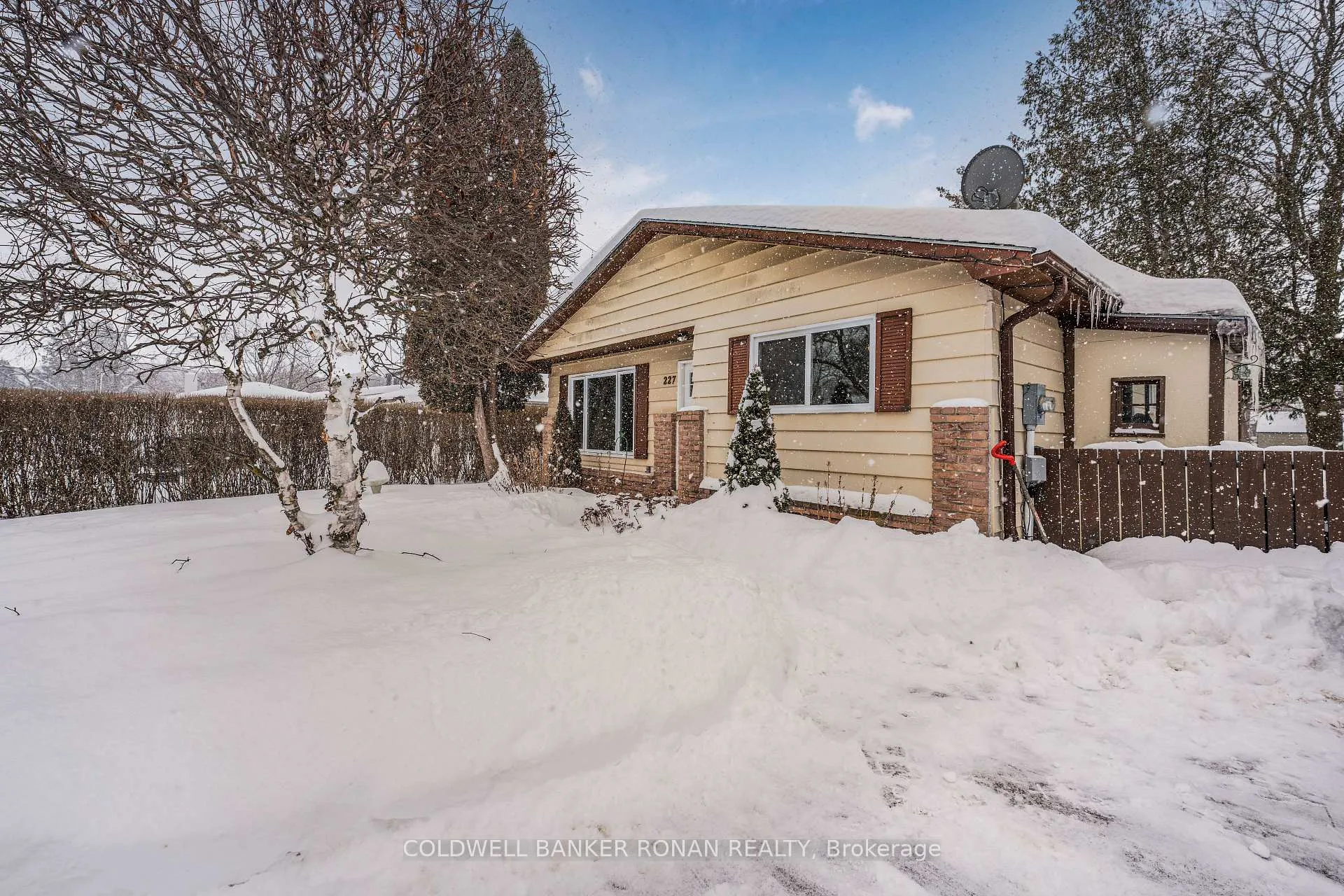 Photo 2 of 227 Tupper Boulevard, New Tecumseth, Alliston — HOMEH
