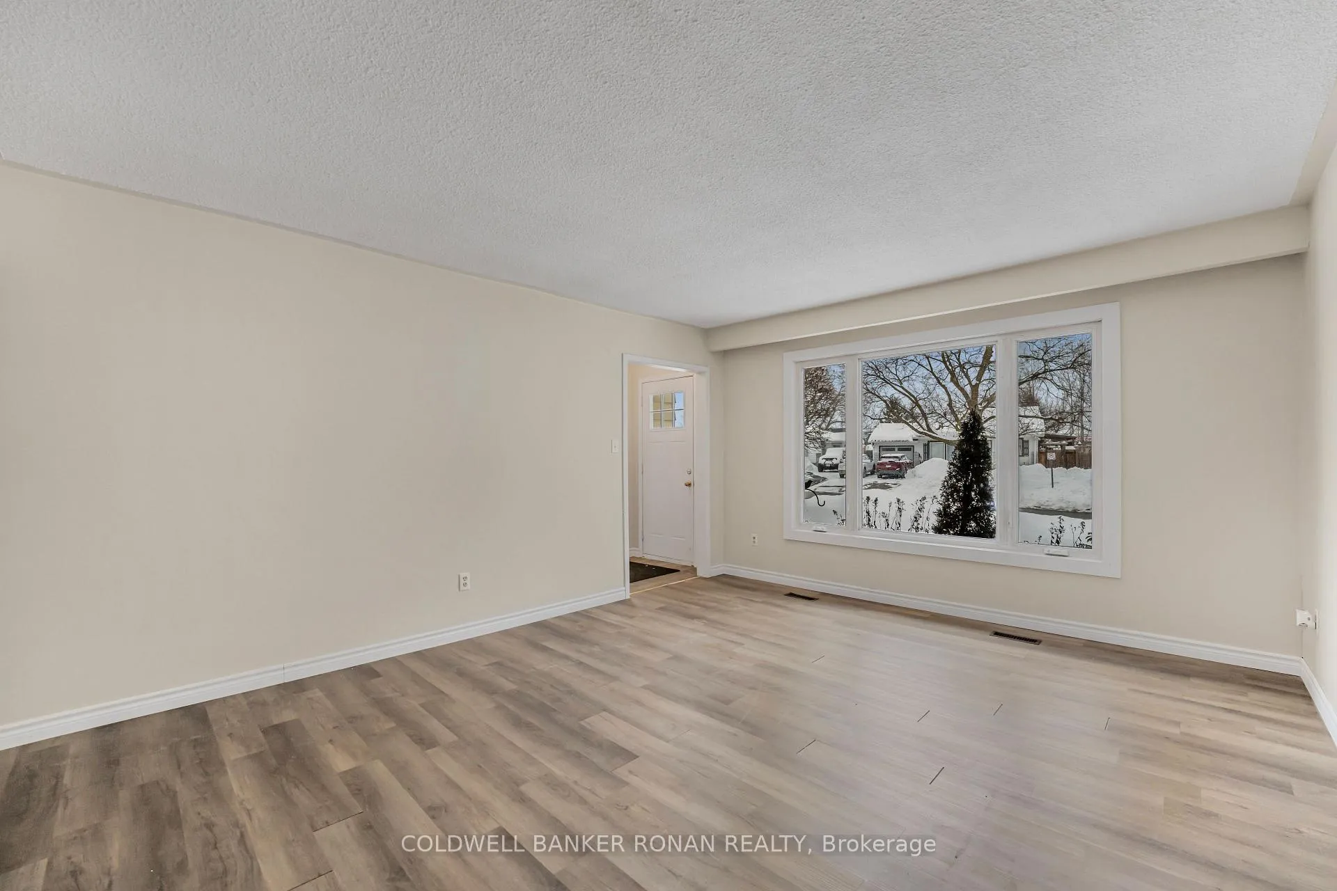 Photo 6 of 227 Tupper Boulevard, New Tecumseth, Alliston — HOMEH