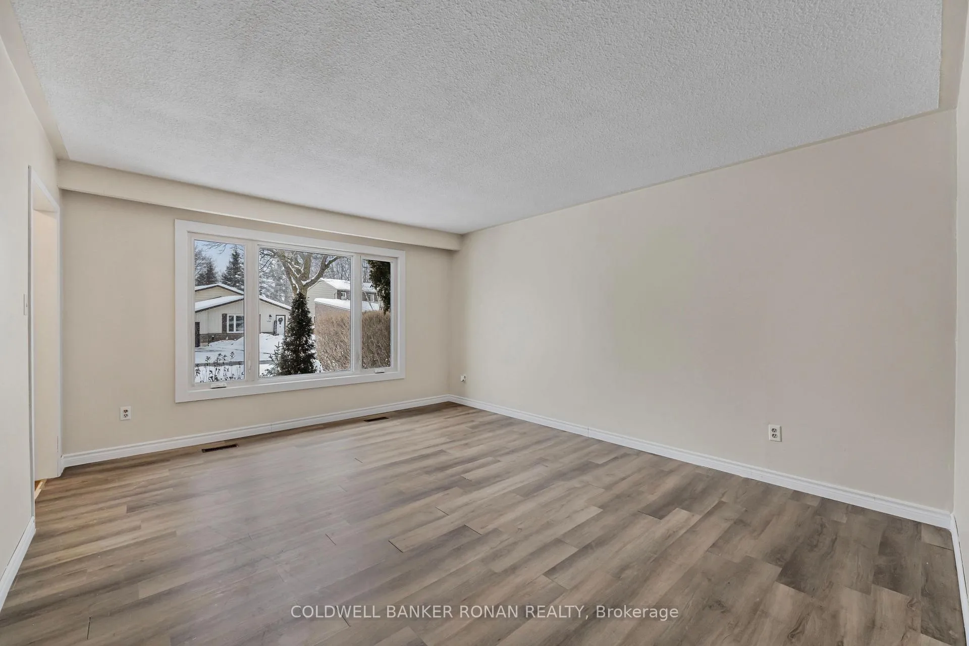 Photo 7 of 227 Tupper Boulevard, New Tecumseth, Alliston — HOMEH