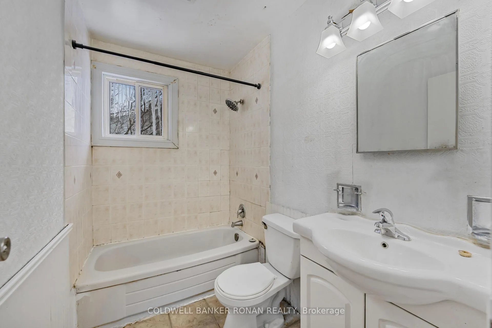 Photo 15 of 227 Tupper Boulevard, New Tecumseth, Alliston — HOMEH