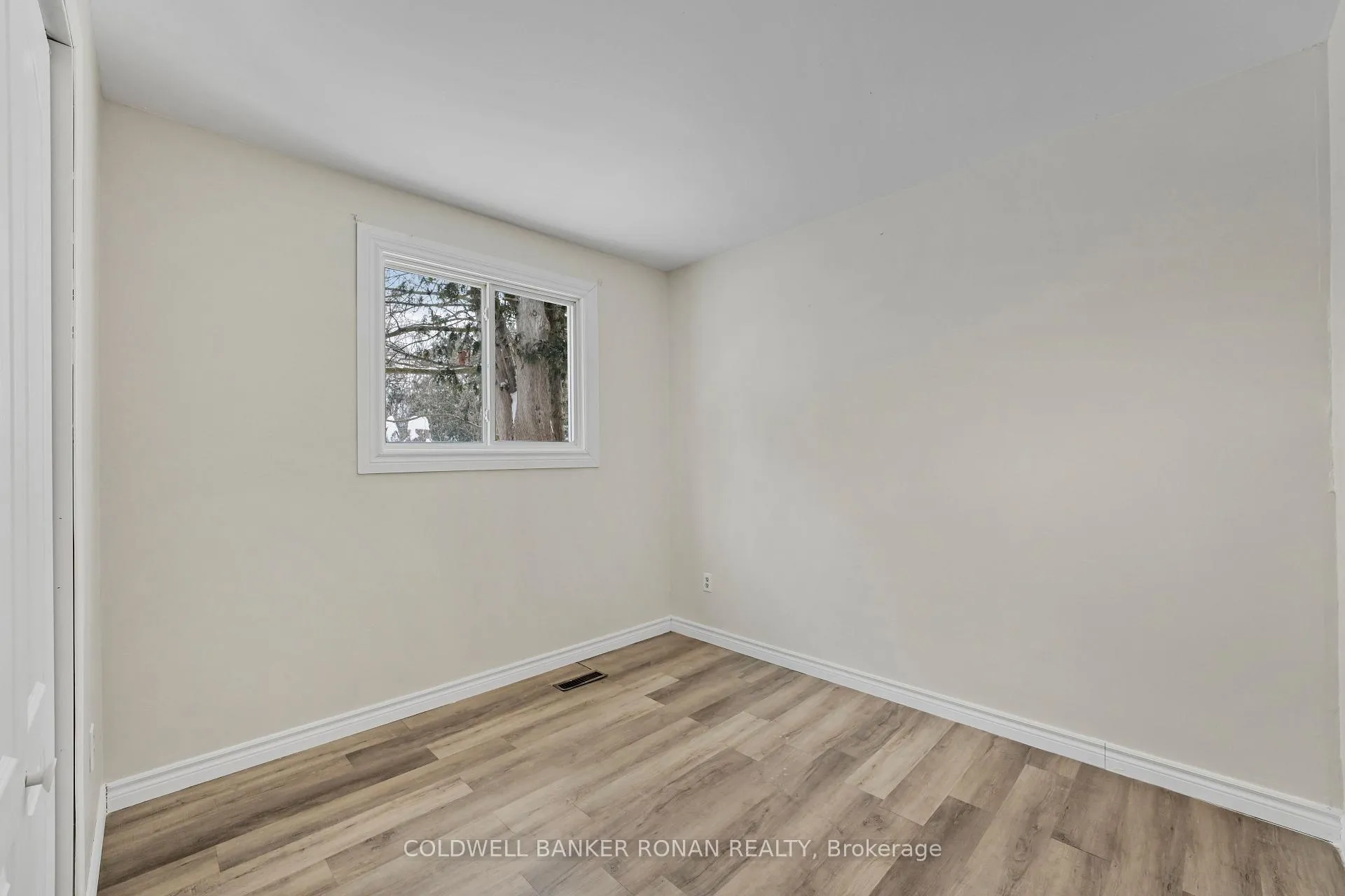 Photo 16 of 227 Tupper Boulevard, New Tecumseth, Alliston — HOMEH