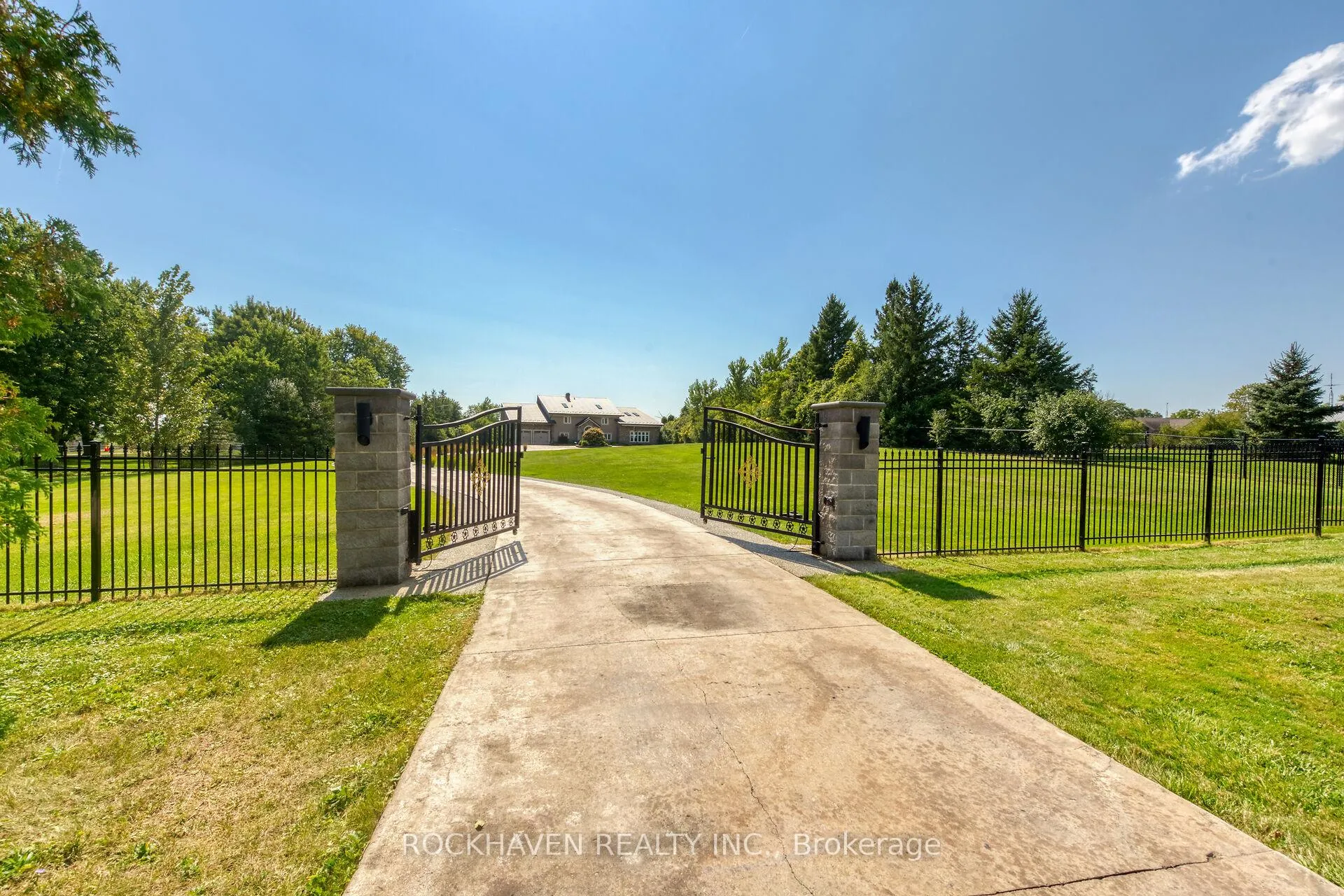 Photo 2 of 21 Riverside Drive, Haldimand — HOMEH