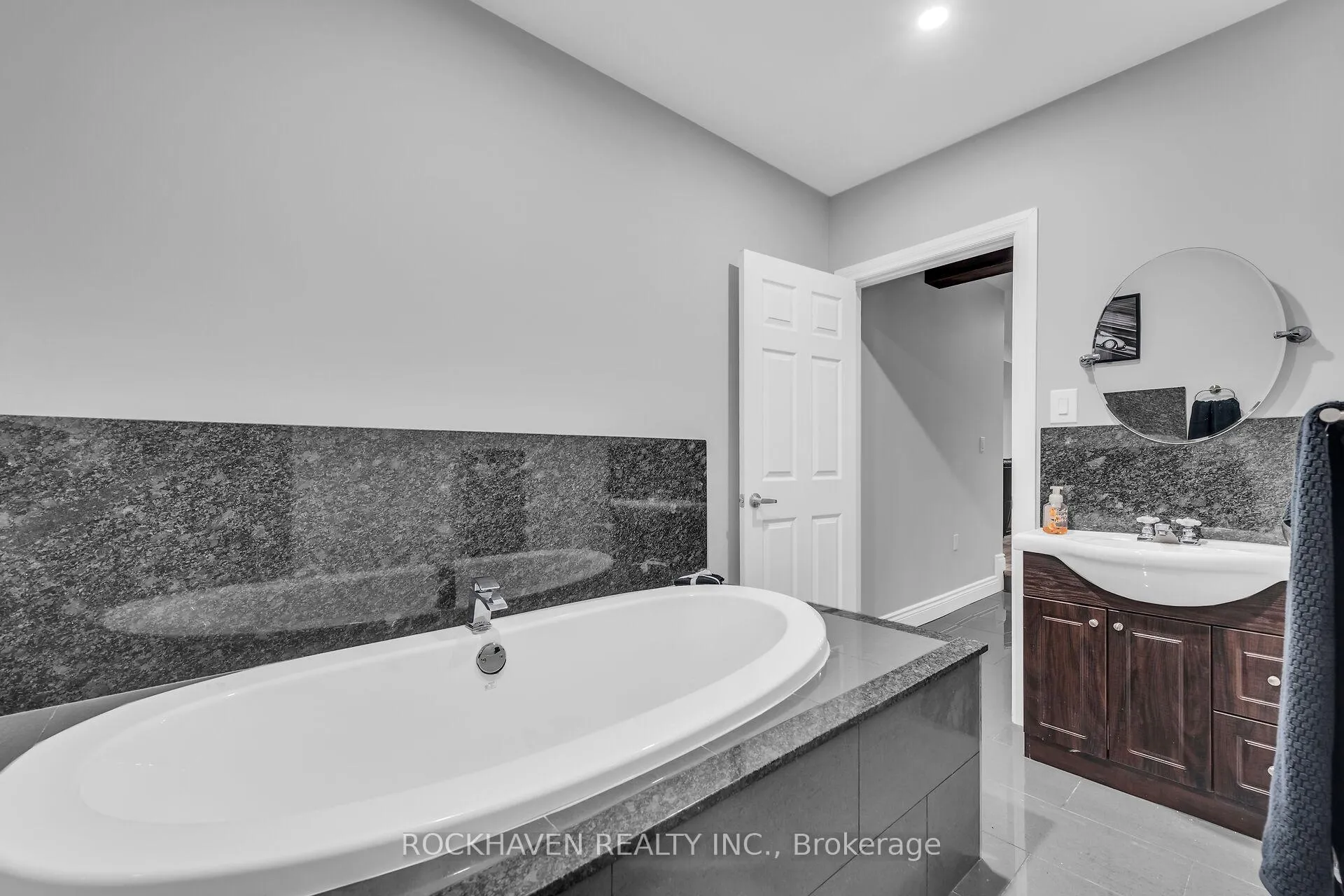Photo 40 of 21 Riverside Drive, Haldimand — HOMEH