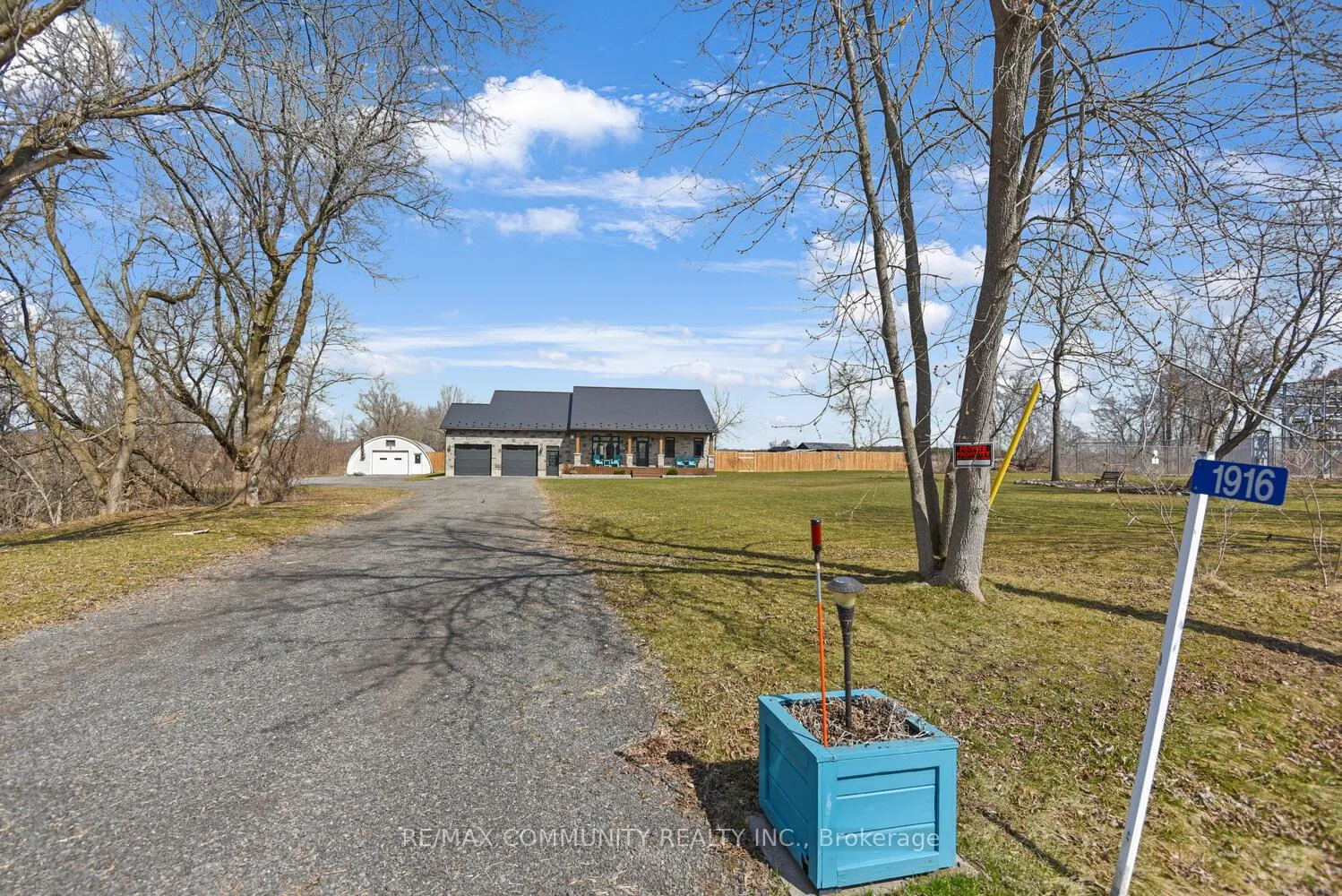Photo 2 of 1916 County Rd 2, Edwardsburgh/Cardinal, Edwardsburgh/Cardinal Twp — HOMEH