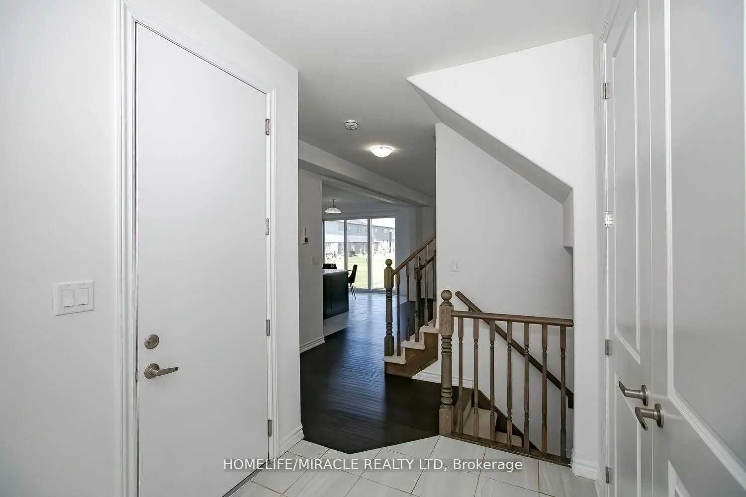 Photo 7 of 4 Whitton Drive, Brantford — HOMEH