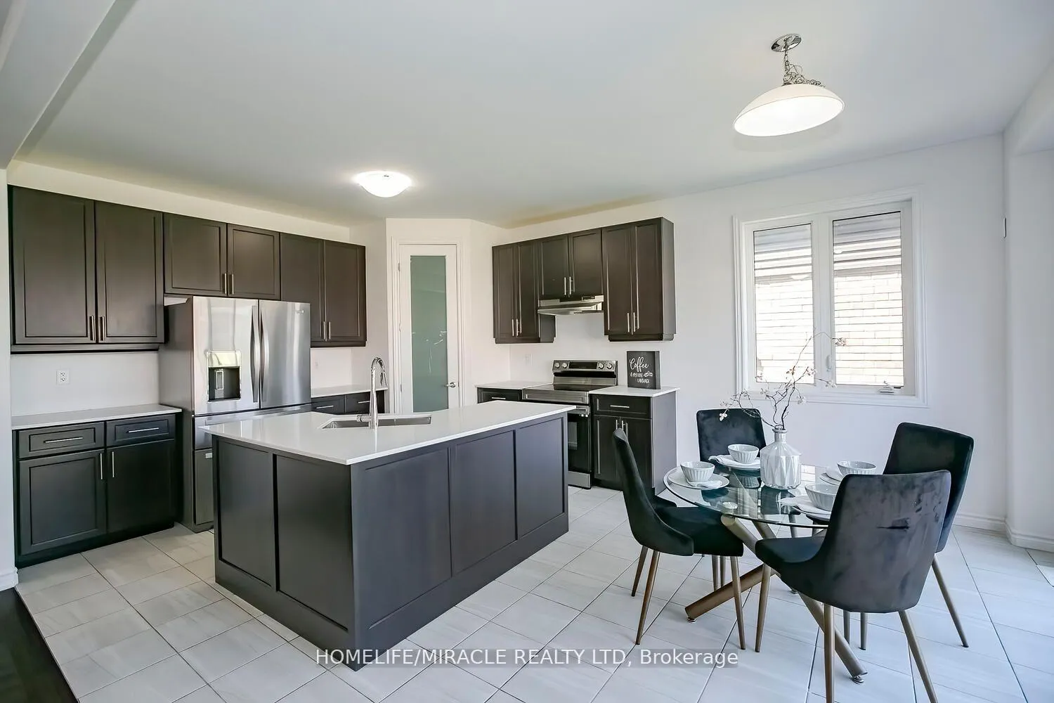 Photo 11 of 4 Whitton Drive, Brantford — HOMEH