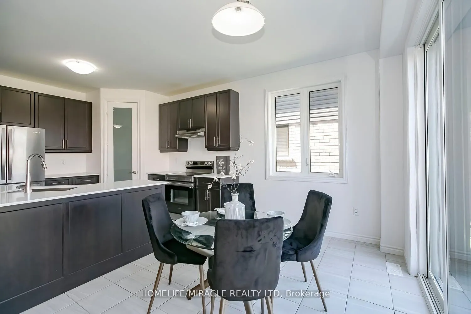 Photo 13 of 4 Whitton Drive, Brantford — HOMEH
