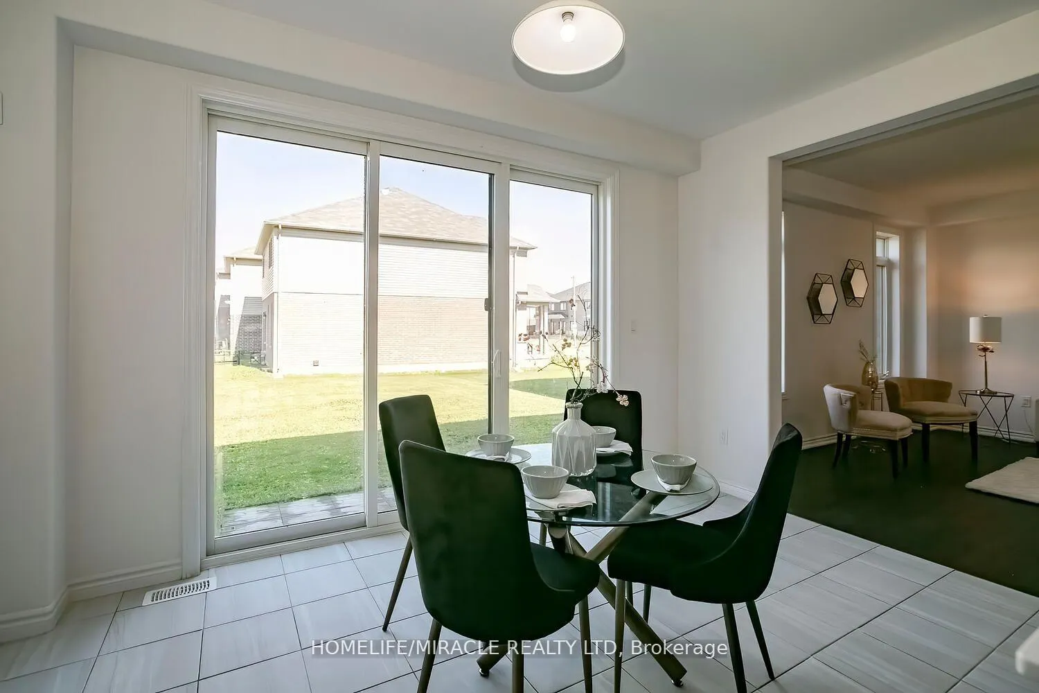 Photo 17 of 4 Whitton Drive, Brantford — HOMEH