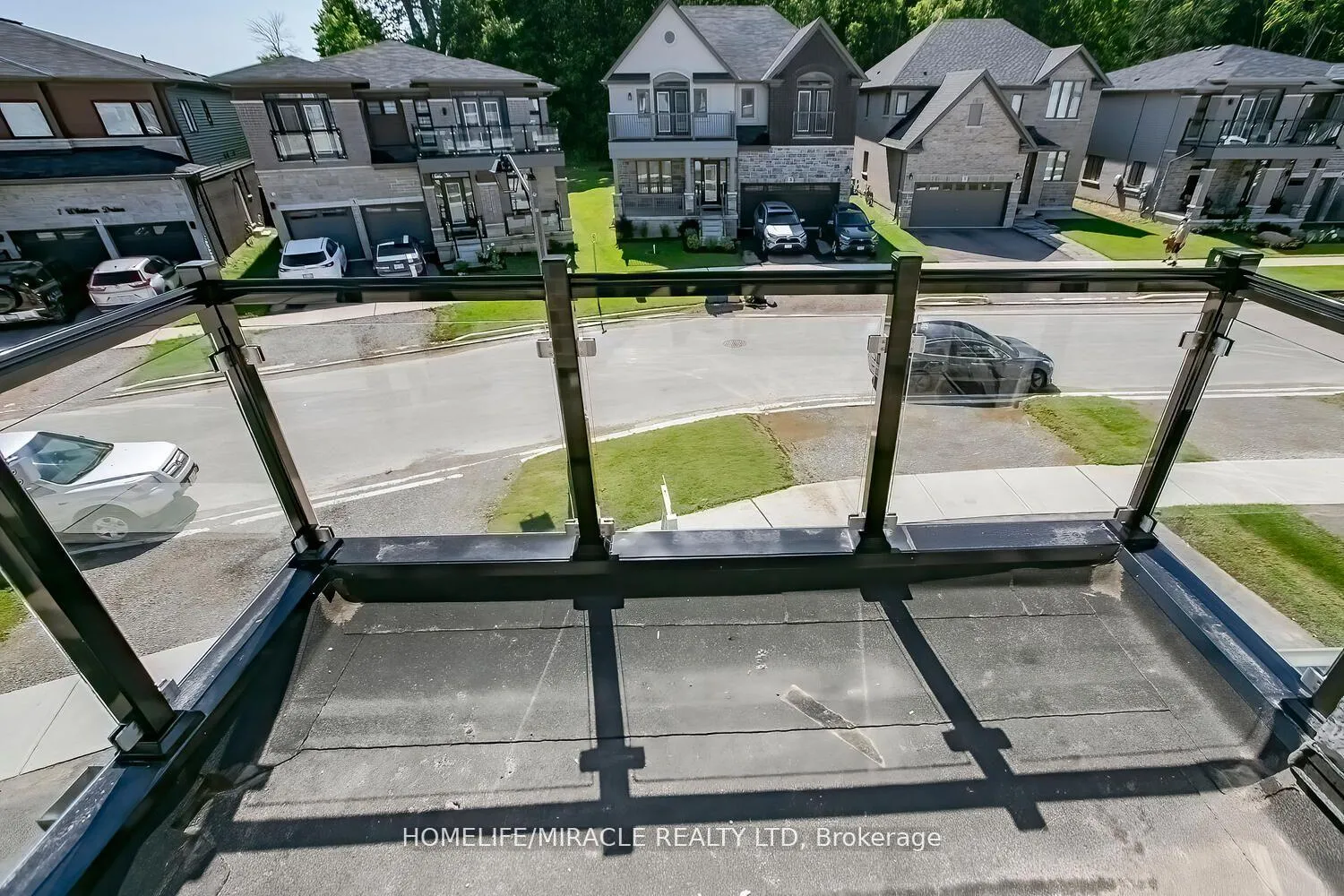 Photo 28 of 4 Whitton Drive, Brantford — HOMEH