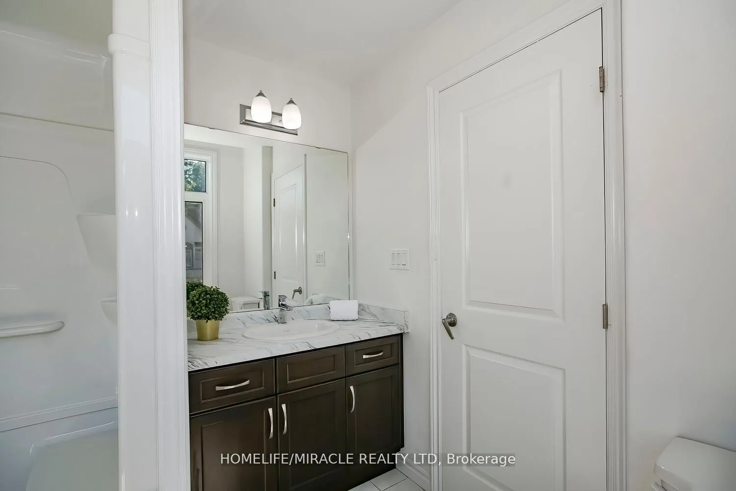 Photo 31 of 4 Whitton Drive, Brantford — HOMEH