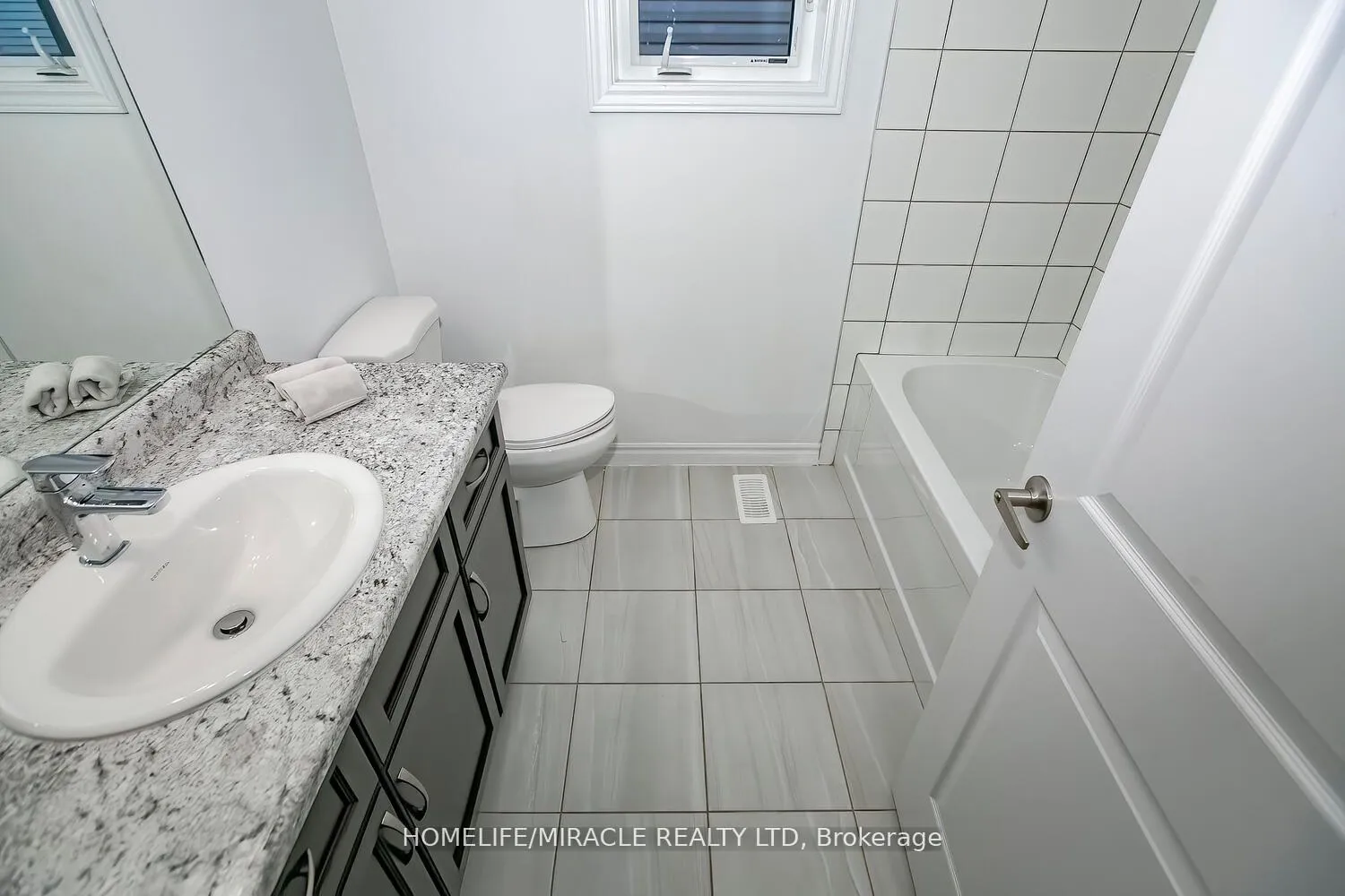 Photo 35 of 4 Whitton Drive, Brantford — HOMEH