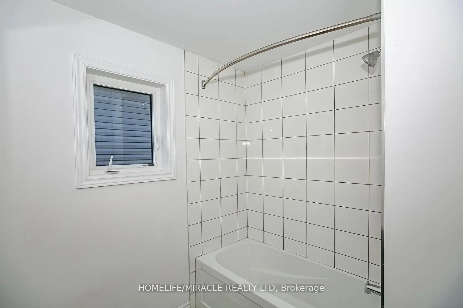 Photo 36 of 4 Whitton Drive, Brantford — HOMEH