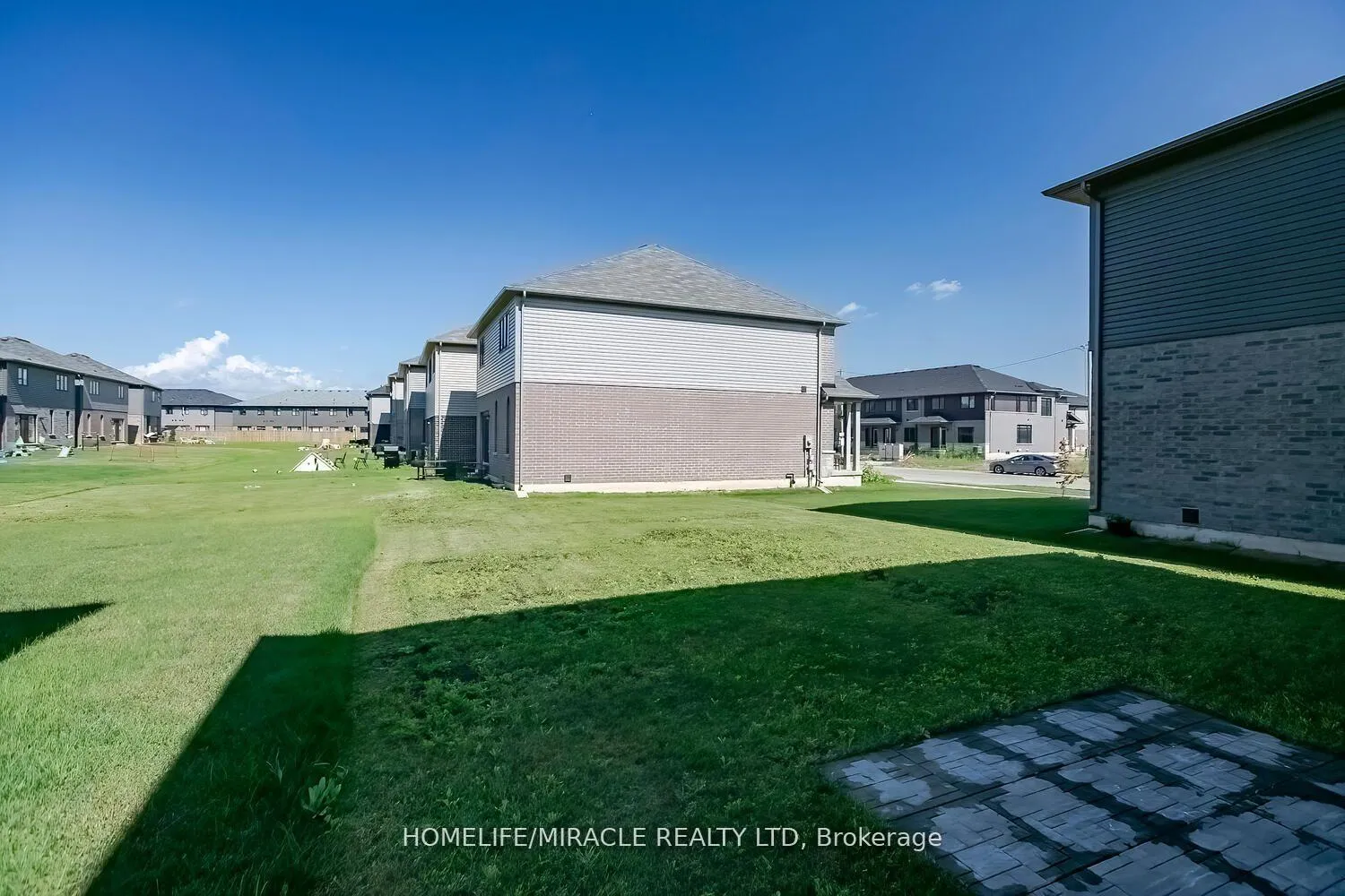 Photo 41 of 4 Whitton Drive, Brantford — HOMEH