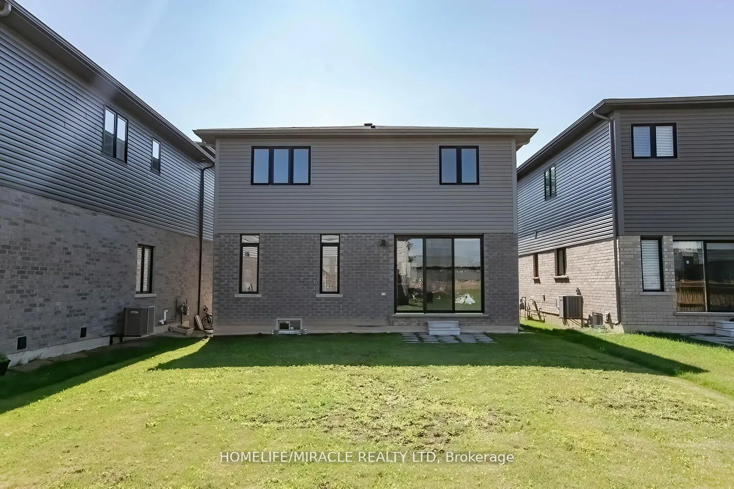Photo 42 of 4 Whitton Drive, Brantford — HOMEH