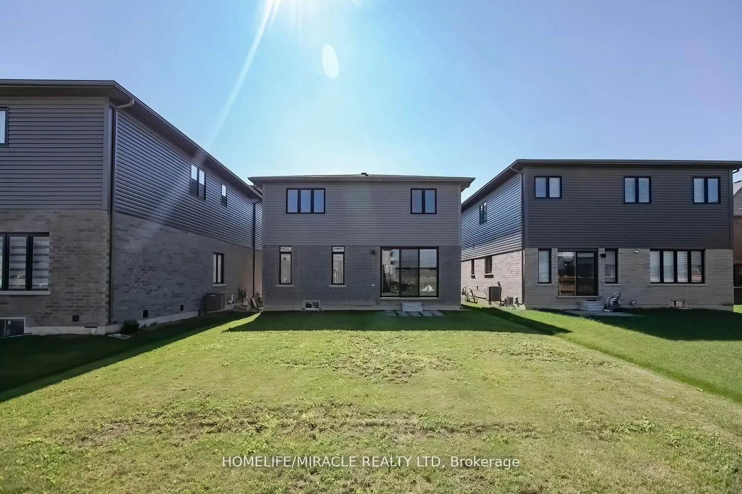 Photo 43 of 4 Whitton Drive, Brantford — HOMEH