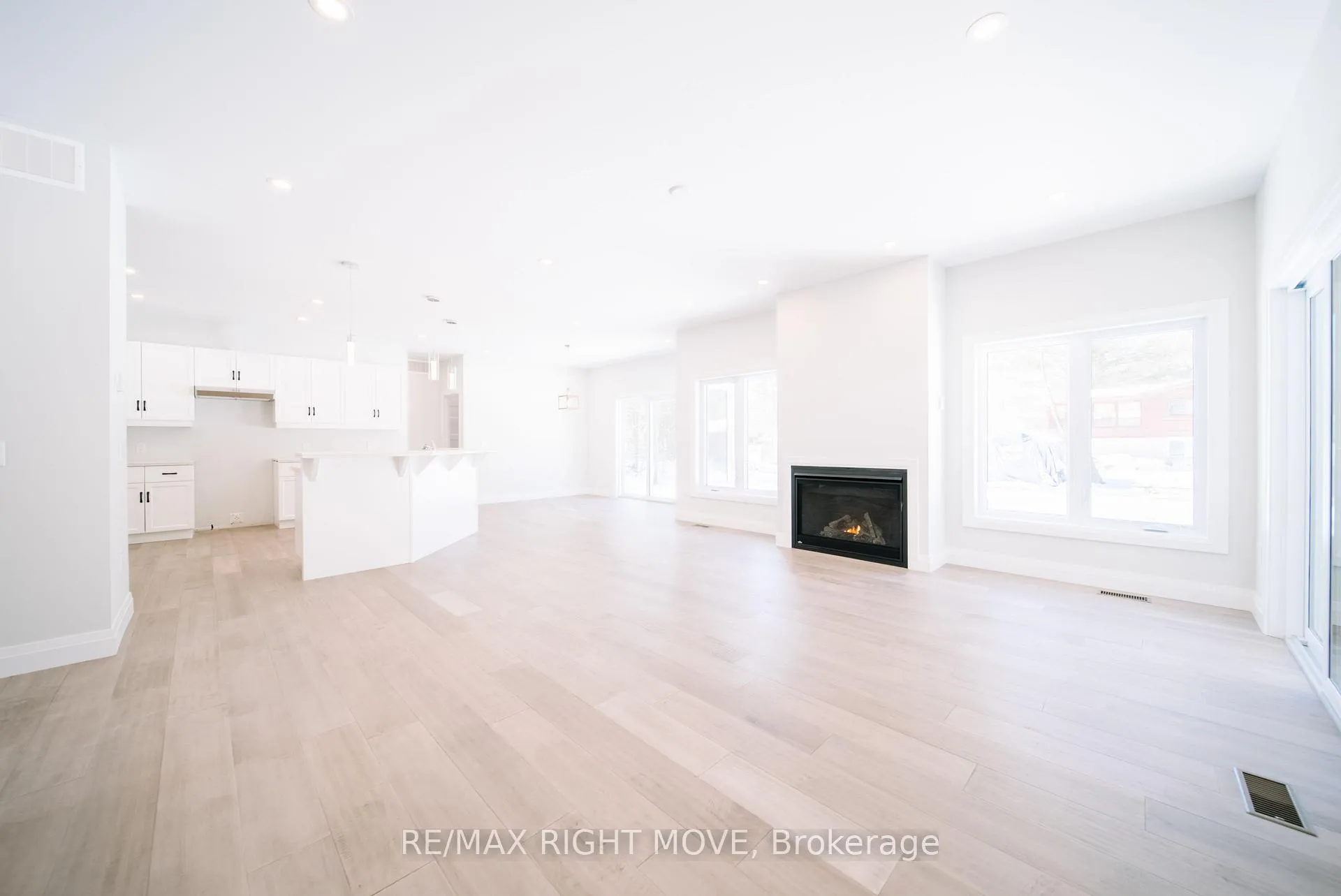 Photo 7 of 34 Bellehumeur Road, Tiny, Lafontaine — HOMEH