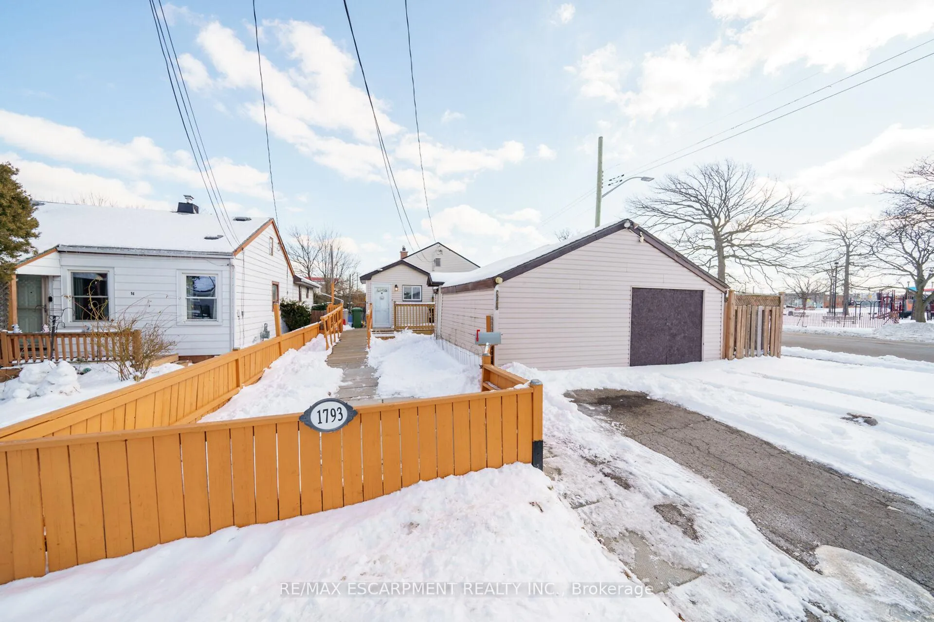 Photo 1 of 1793 Main Street E, Hamilton, Normanhurst — HOMEH
