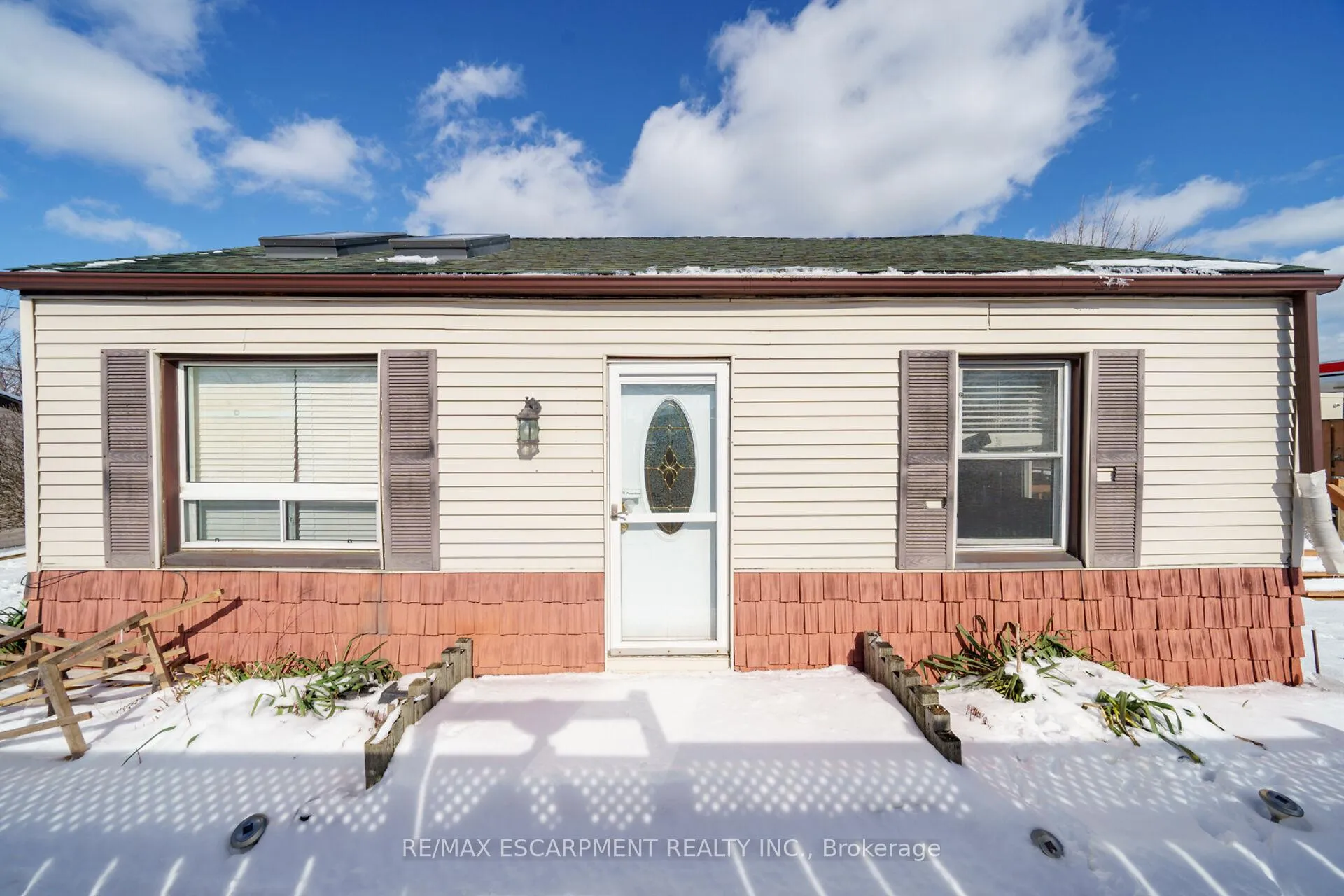 Photo 2 of 1793 Main Street E, Hamilton, Normanhurst — HOMEH