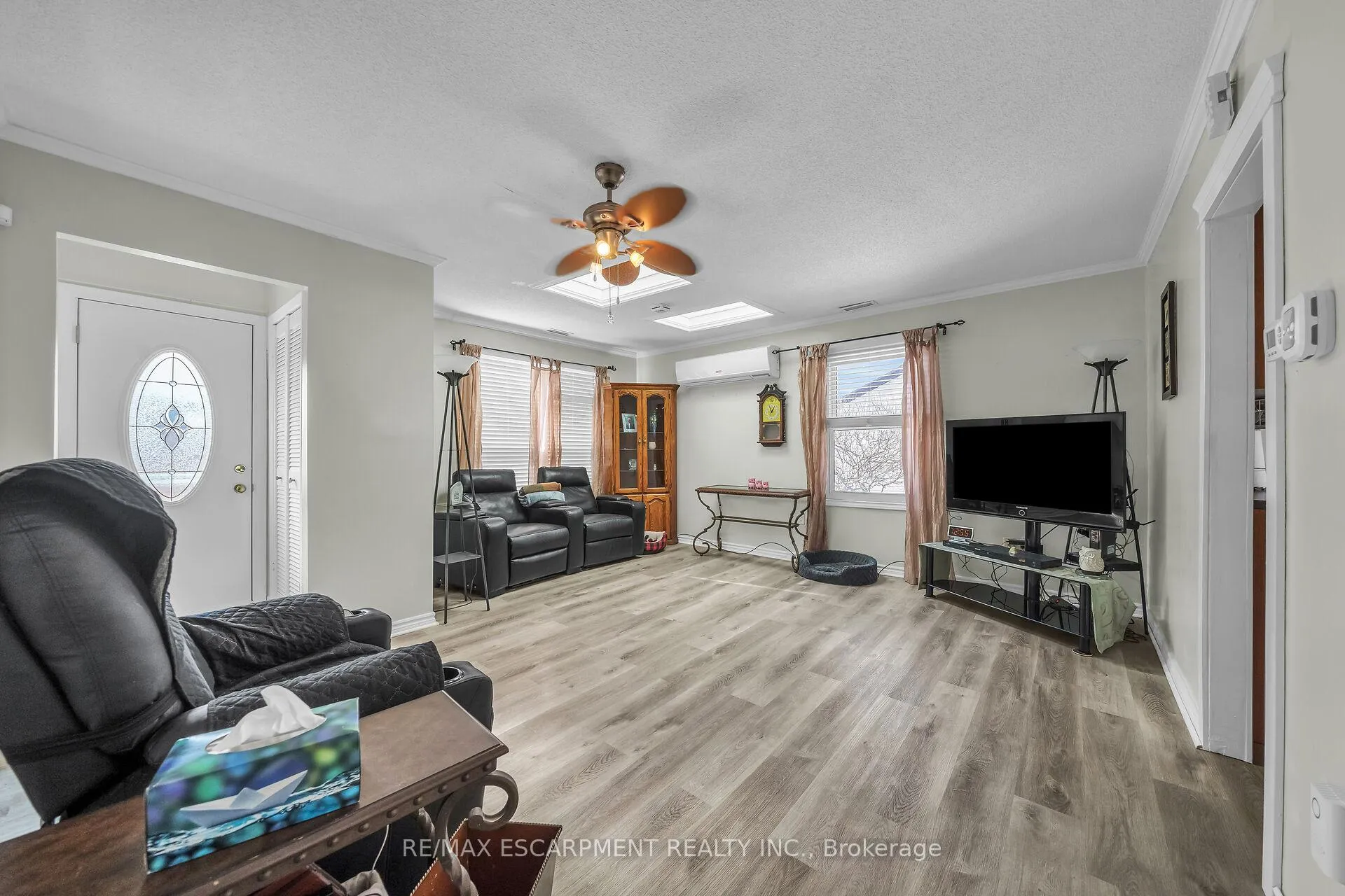 Photo 4 of 1793 Main Street E, Hamilton, Normanhurst — HOMEH