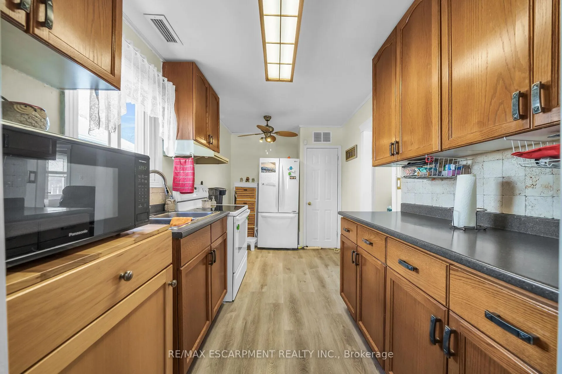 Photo 6 of 1793 Main Street E, Hamilton, Normanhurst — HOMEH