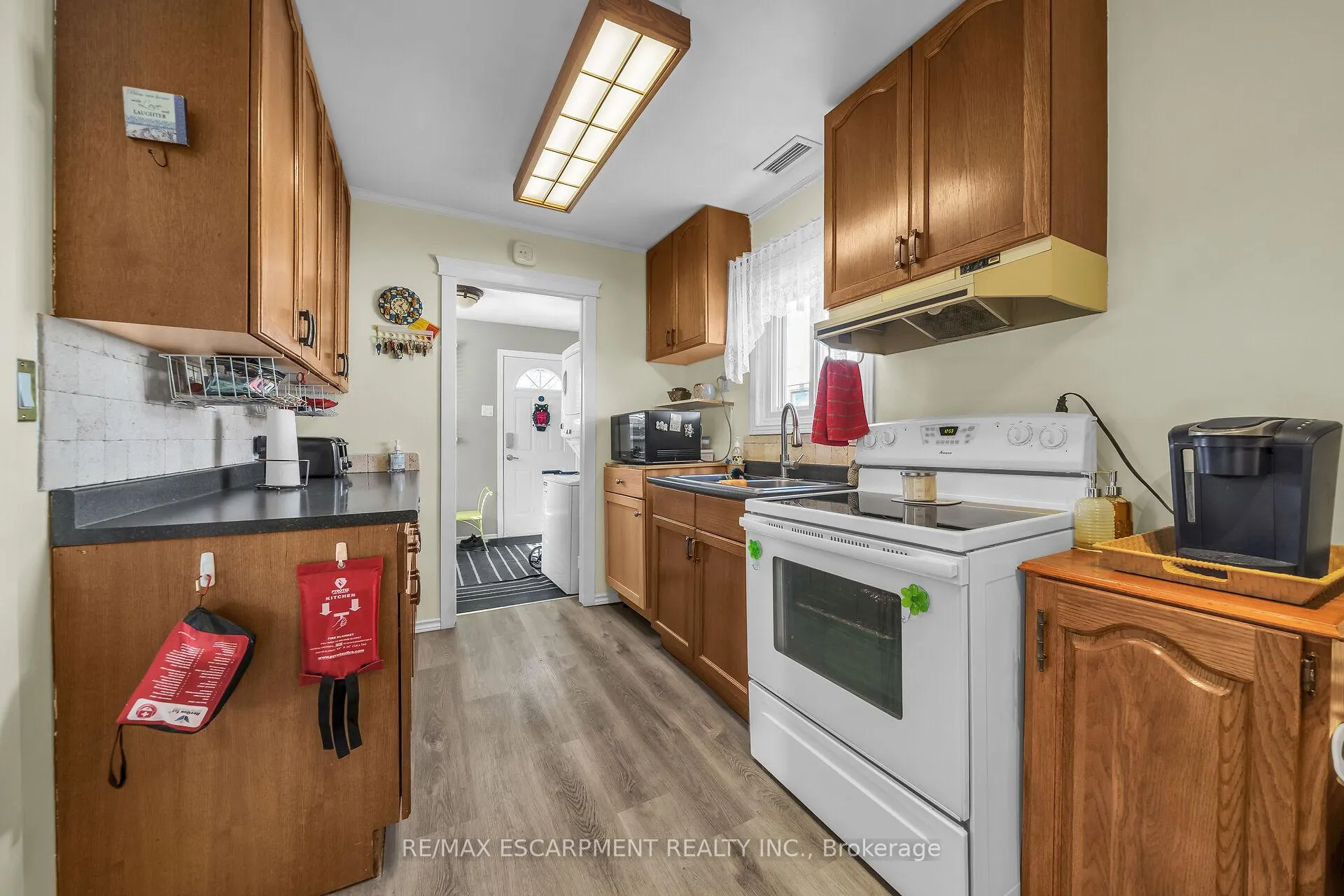 Photo 7 of 1793 Main Street E, Hamilton, Normanhurst — HOMEH