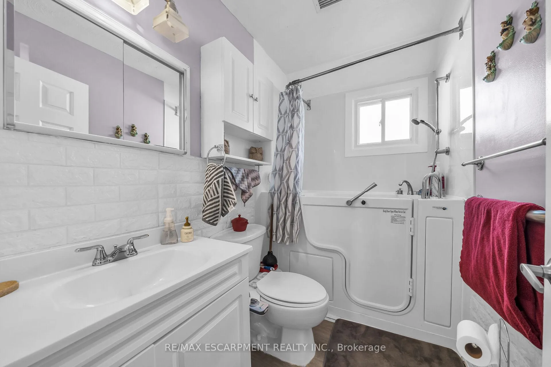 Photo 9 of 1793 Main Street E, Hamilton, Normanhurst — HOMEH