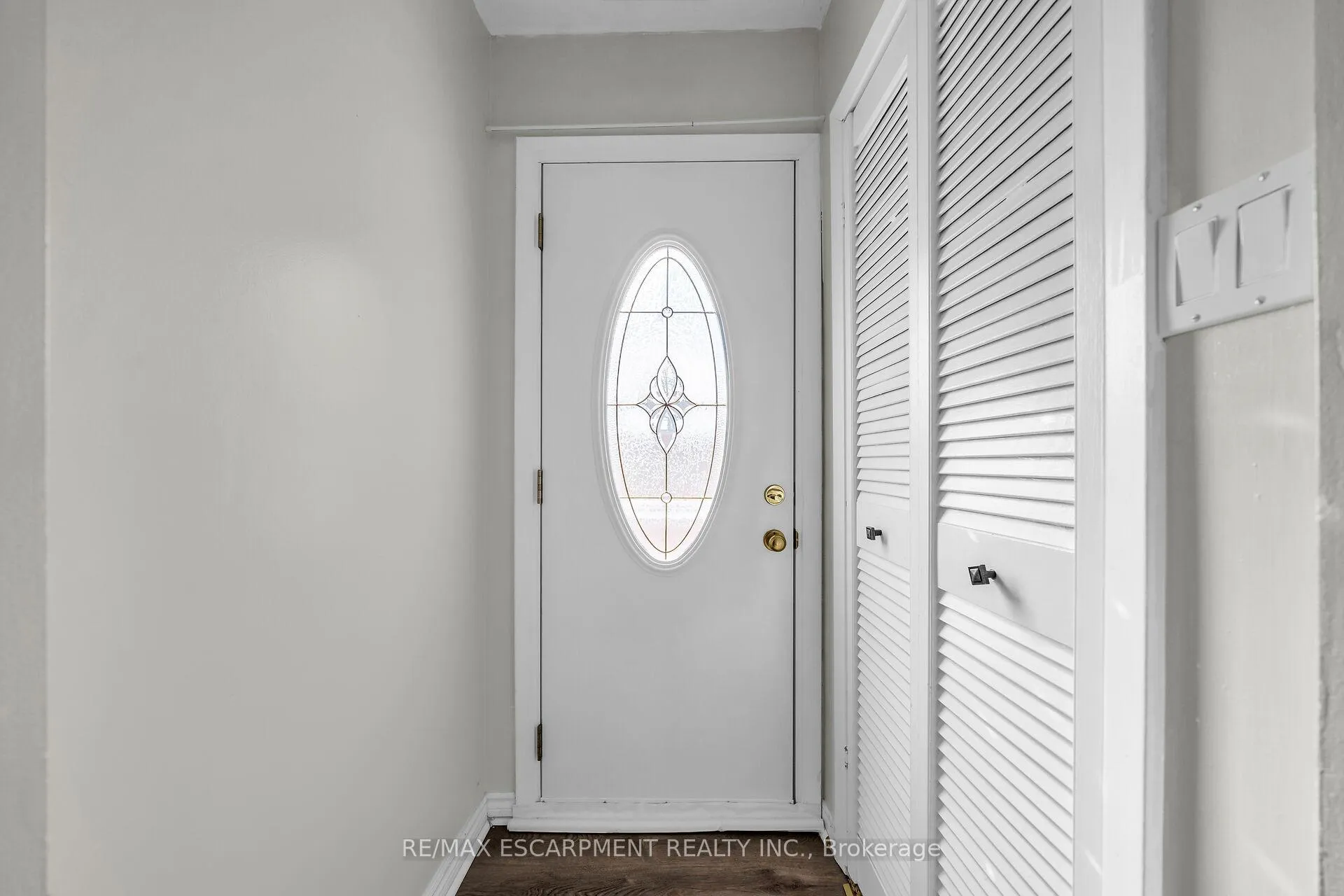 Photo 14 of 1793 Main Street E, Hamilton, Normanhurst — HOMEH