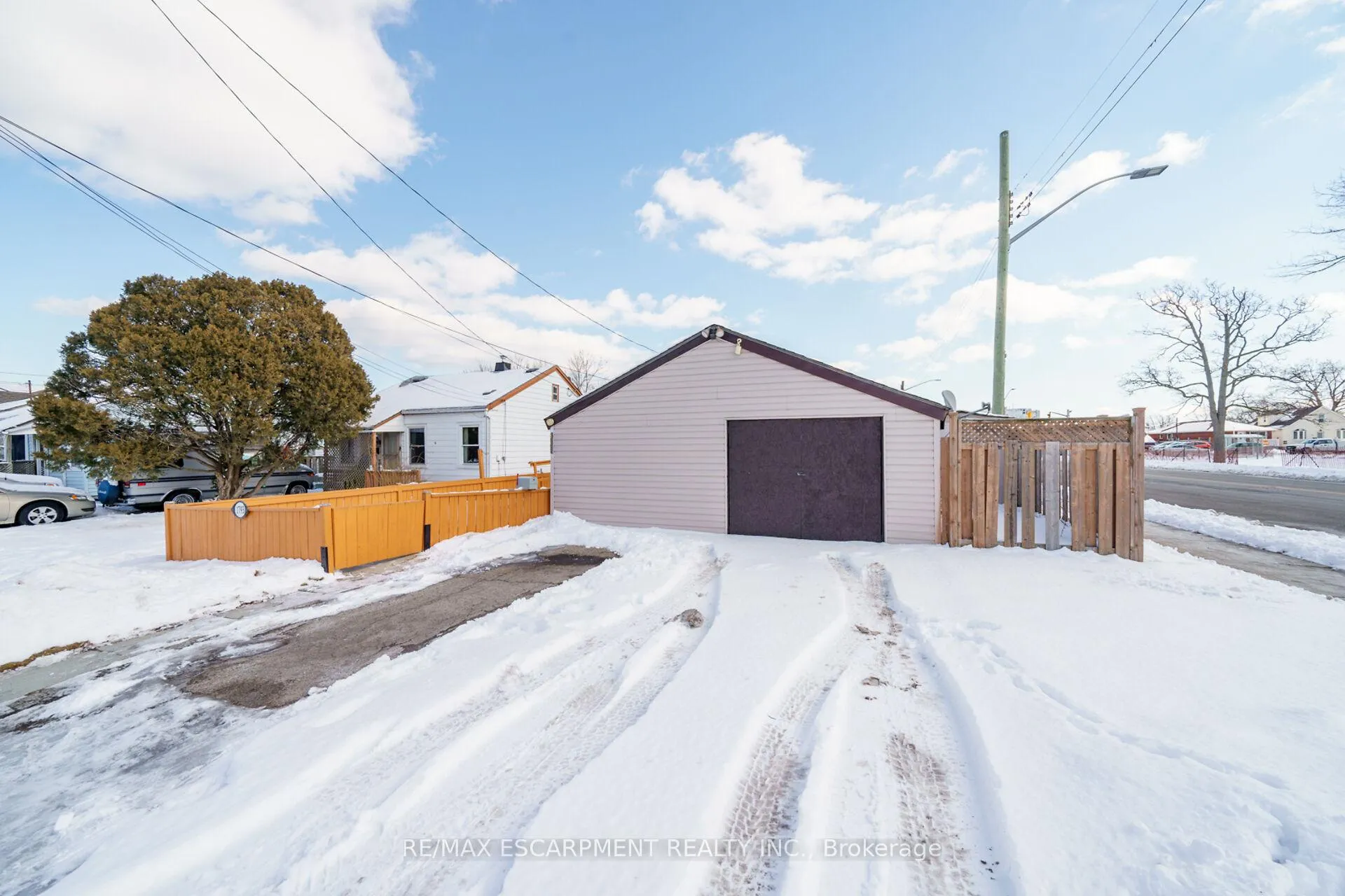 Photo 27 of 1793 Main Street E, Hamilton, Normanhurst — HOMEH