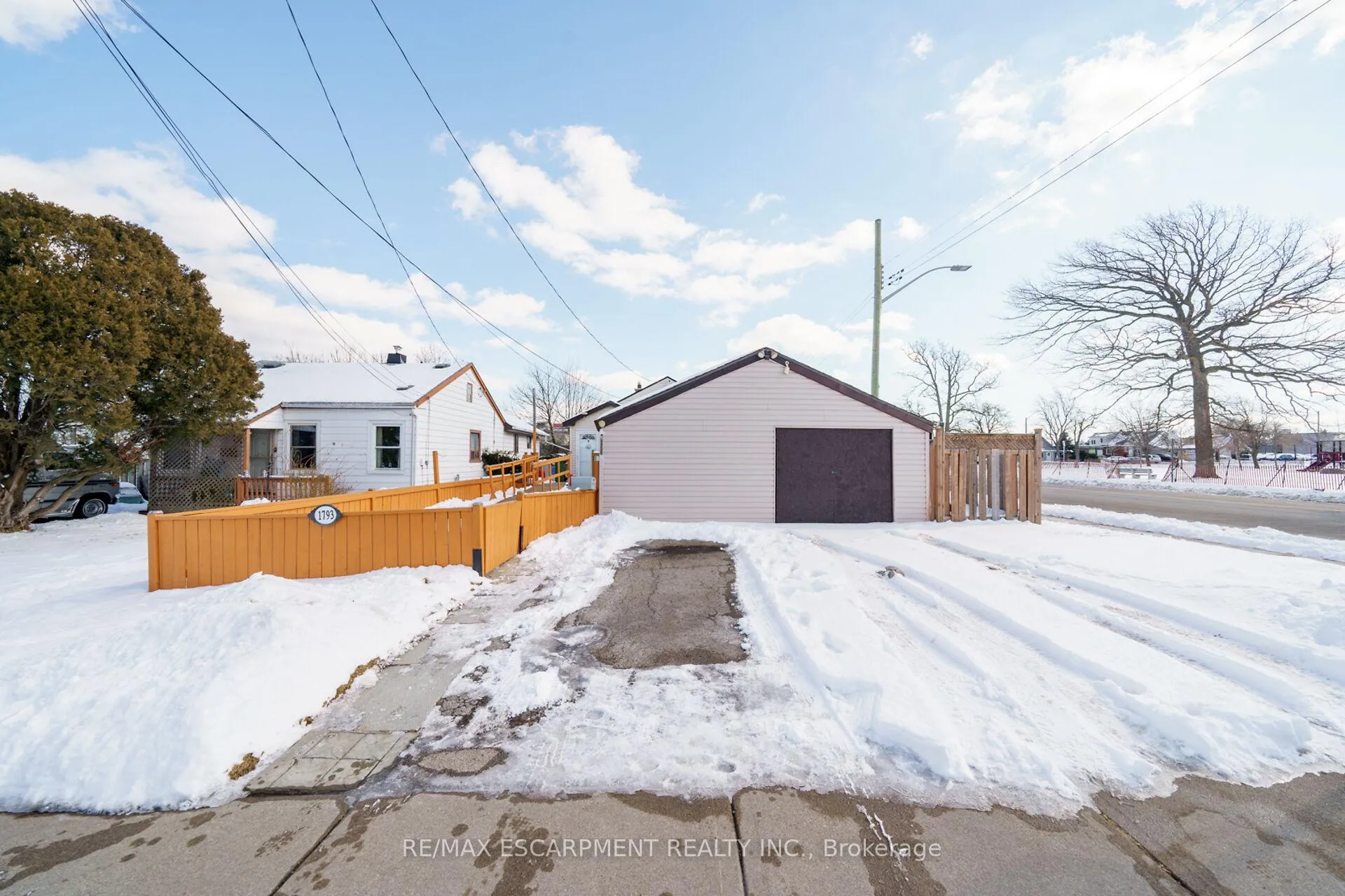 Photo 28 of 1793 Main Street E, Hamilton, Normanhurst — HOMEH