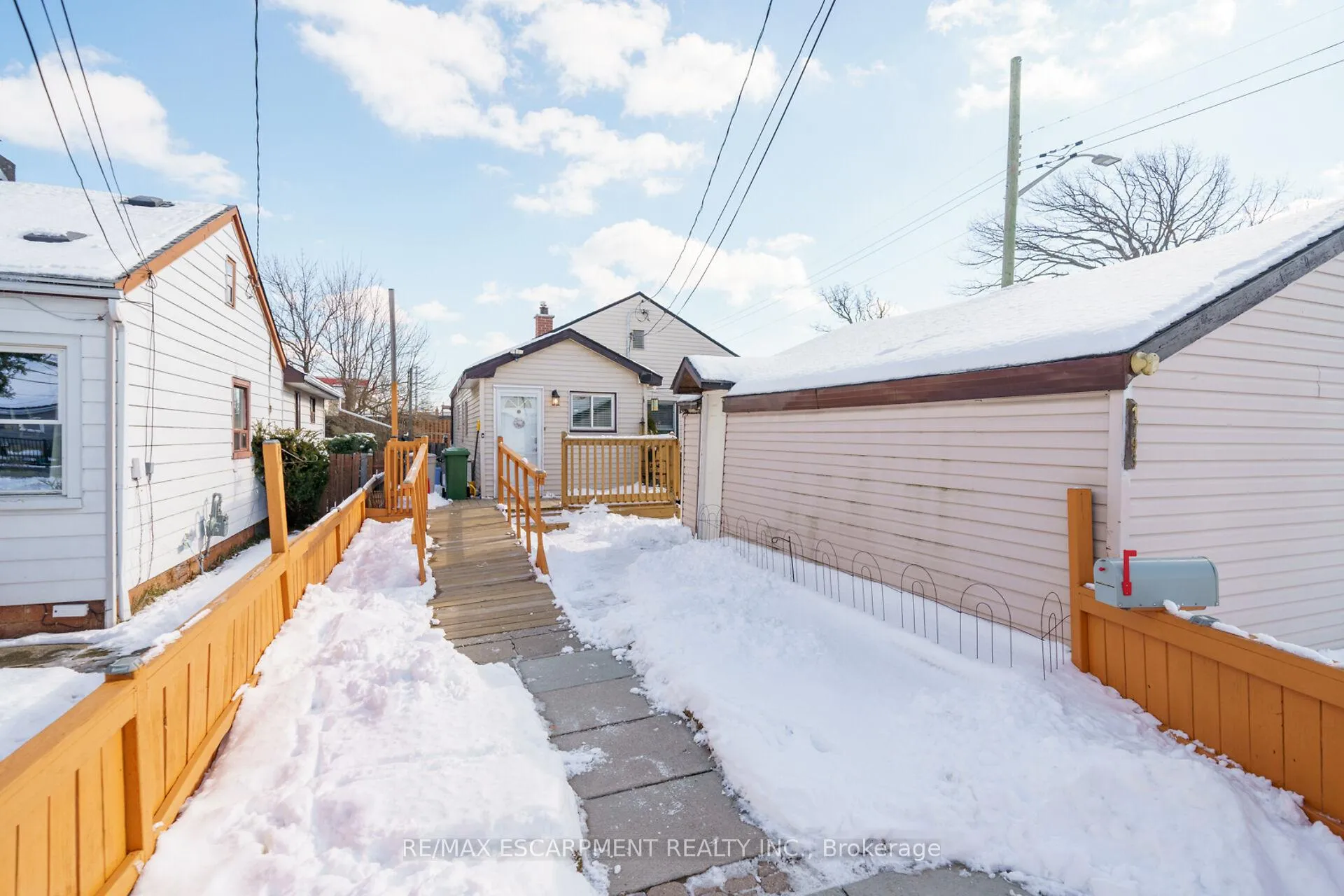 Photo 29 of 1793 Main Street E, Hamilton, Normanhurst — HOMEH