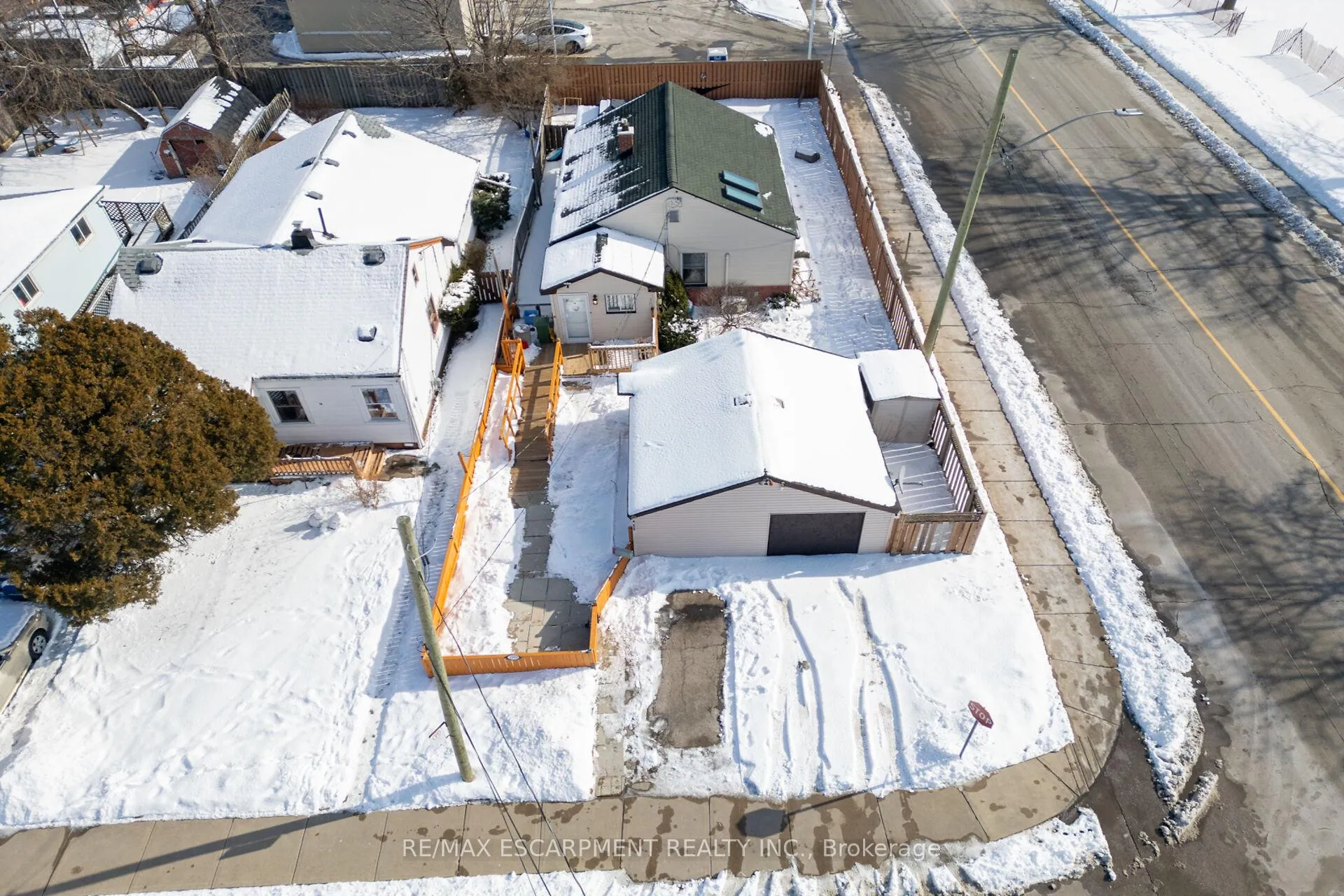 Photo 35 of 1793 Main Street E, Hamilton, Normanhurst — HOMEH