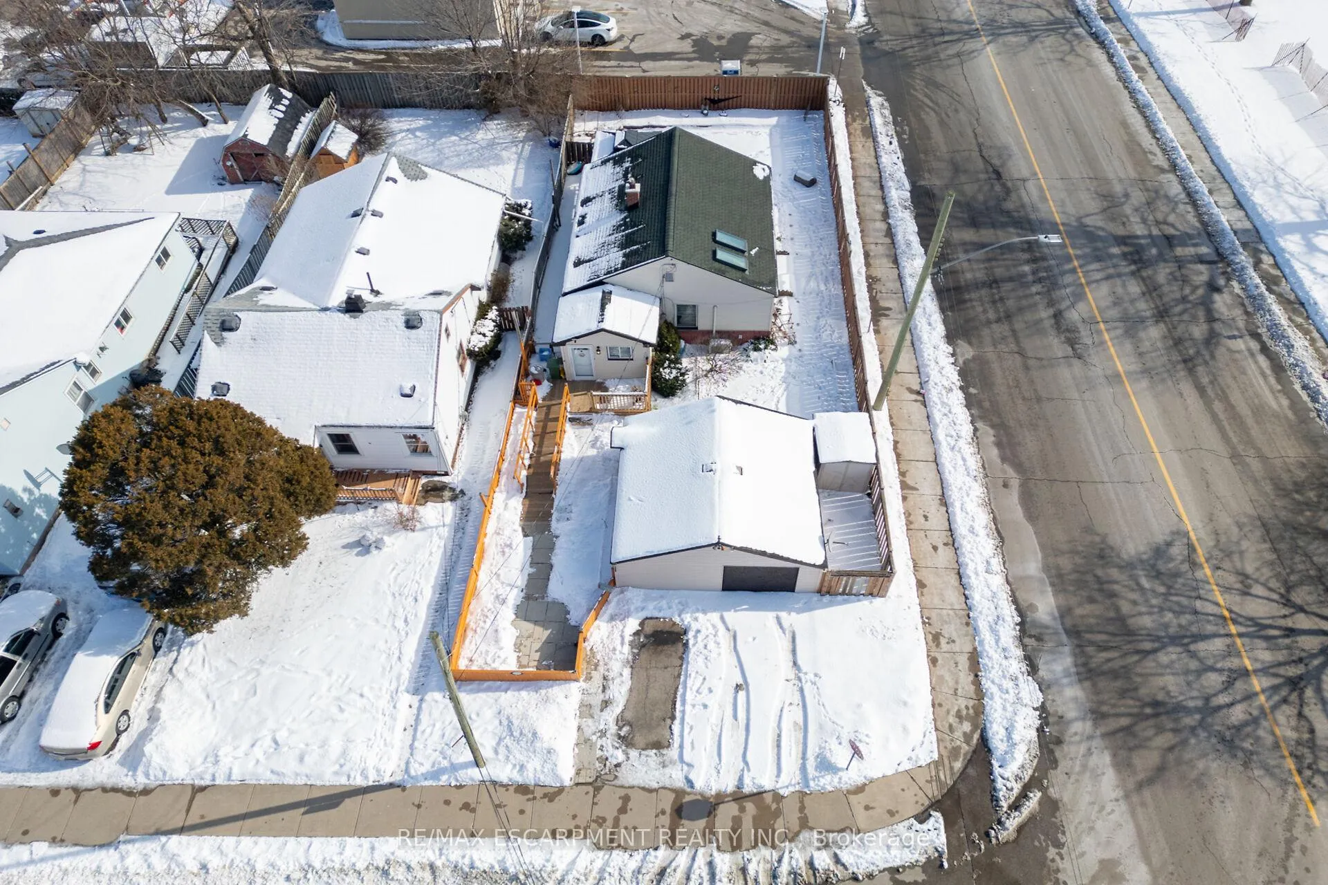 Photo 37 of 1793 Main Street E, Hamilton, Normanhurst — HOMEH