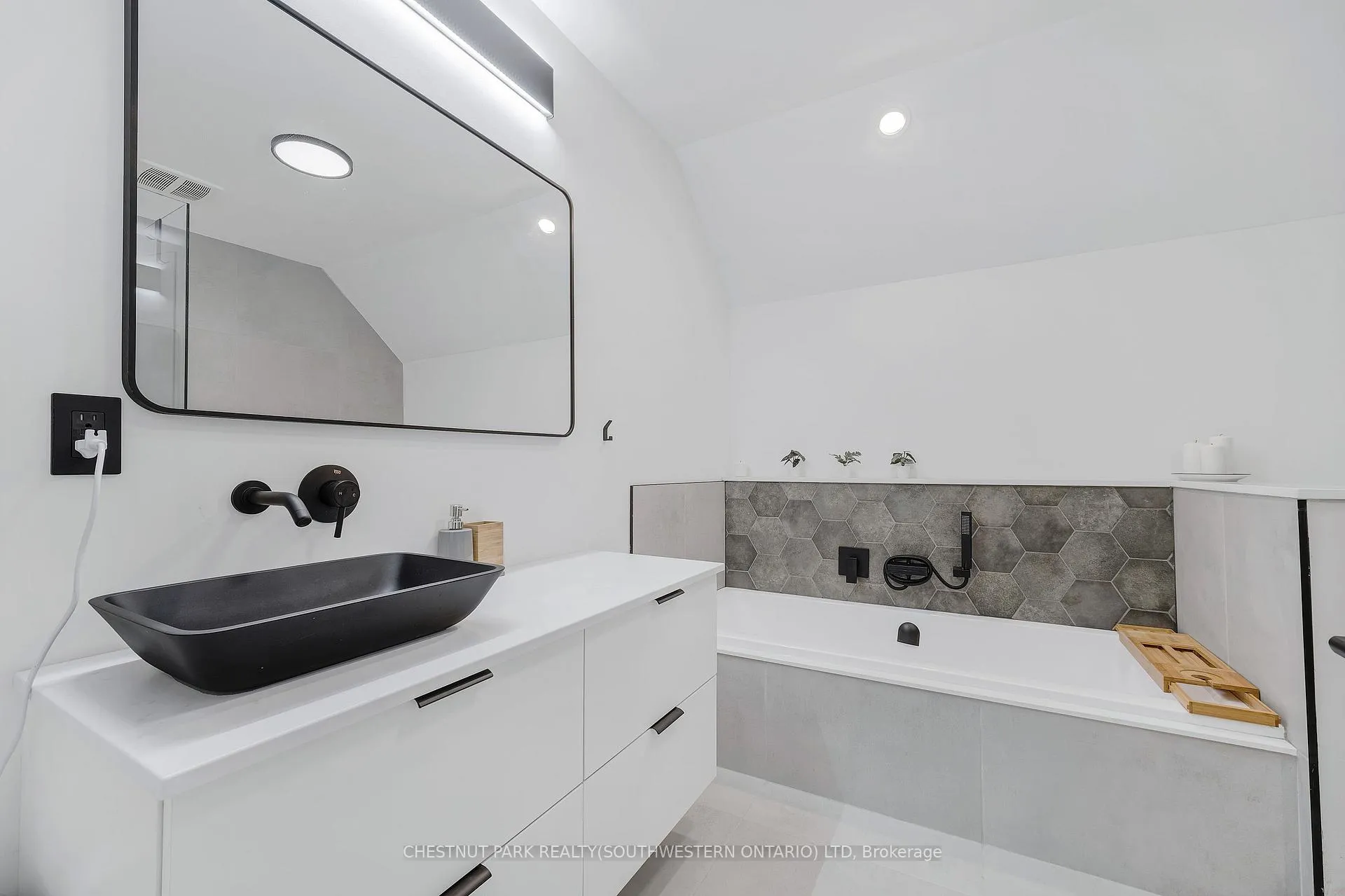 Photo 37 of 29 Hurst Avenue, Kitchener — HOMEH