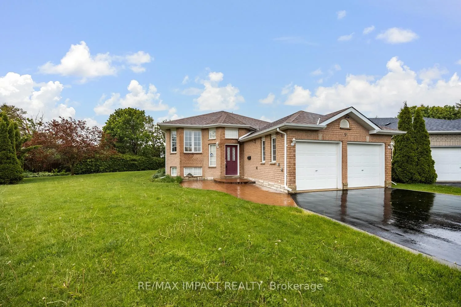 Photo 2 of 9 Samuel Place, Kawartha Lakes, Lindsay — HOMEH