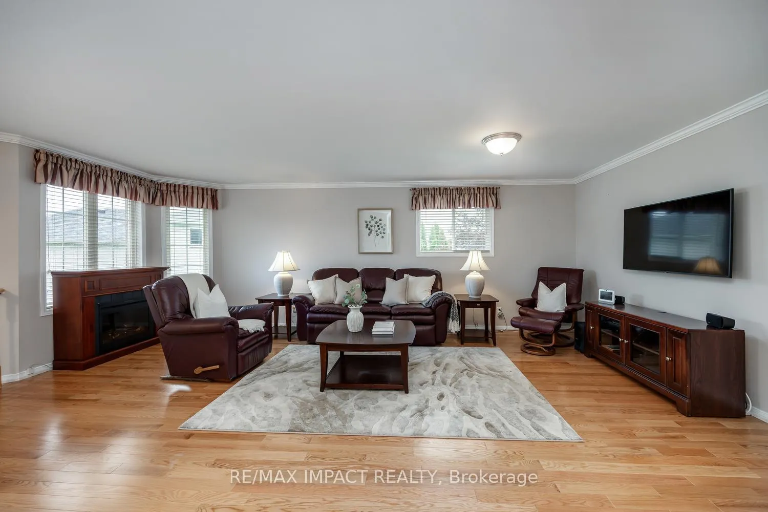 Photo 3 of 9 Samuel Place, Kawartha Lakes, Lindsay — HOMEH