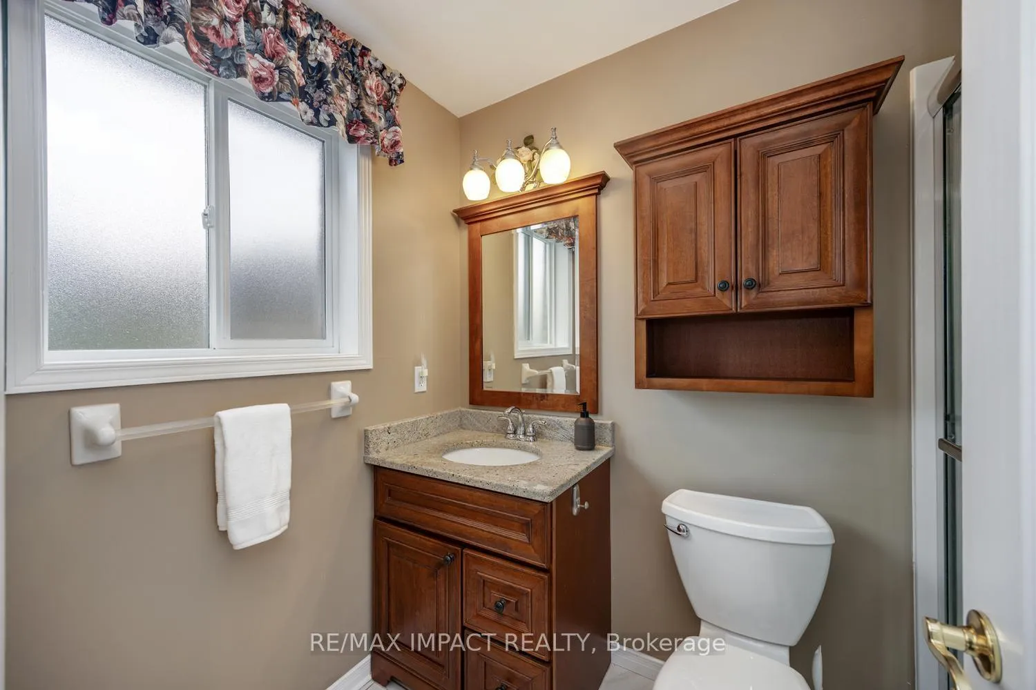 Photo 8 of 9 Samuel Place, Kawartha Lakes, Lindsay — HOMEH