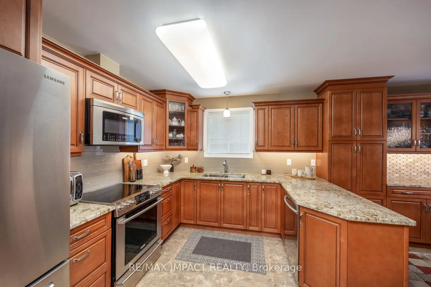 Photo 10 of 9 Samuel Place, Kawartha Lakes, Lindsay — HOMEH