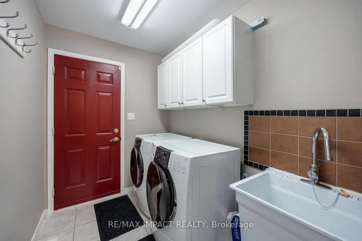 Photo 12 of 9 Samuel Place, Kawartha Lakes, Lindsay — HOMEH