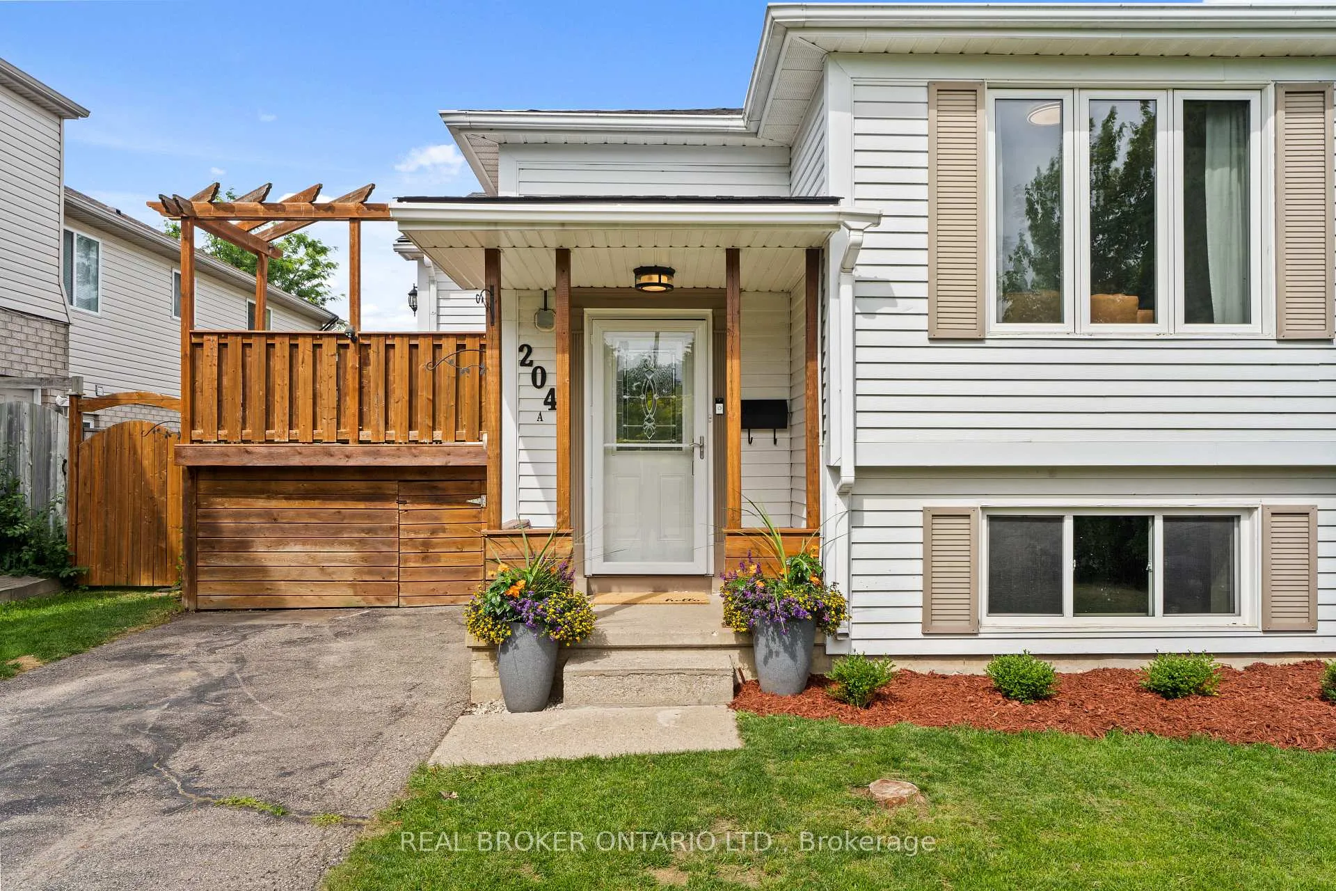 Photo 1 of 204A Springfield Crescent, Waterloo — HOMEH