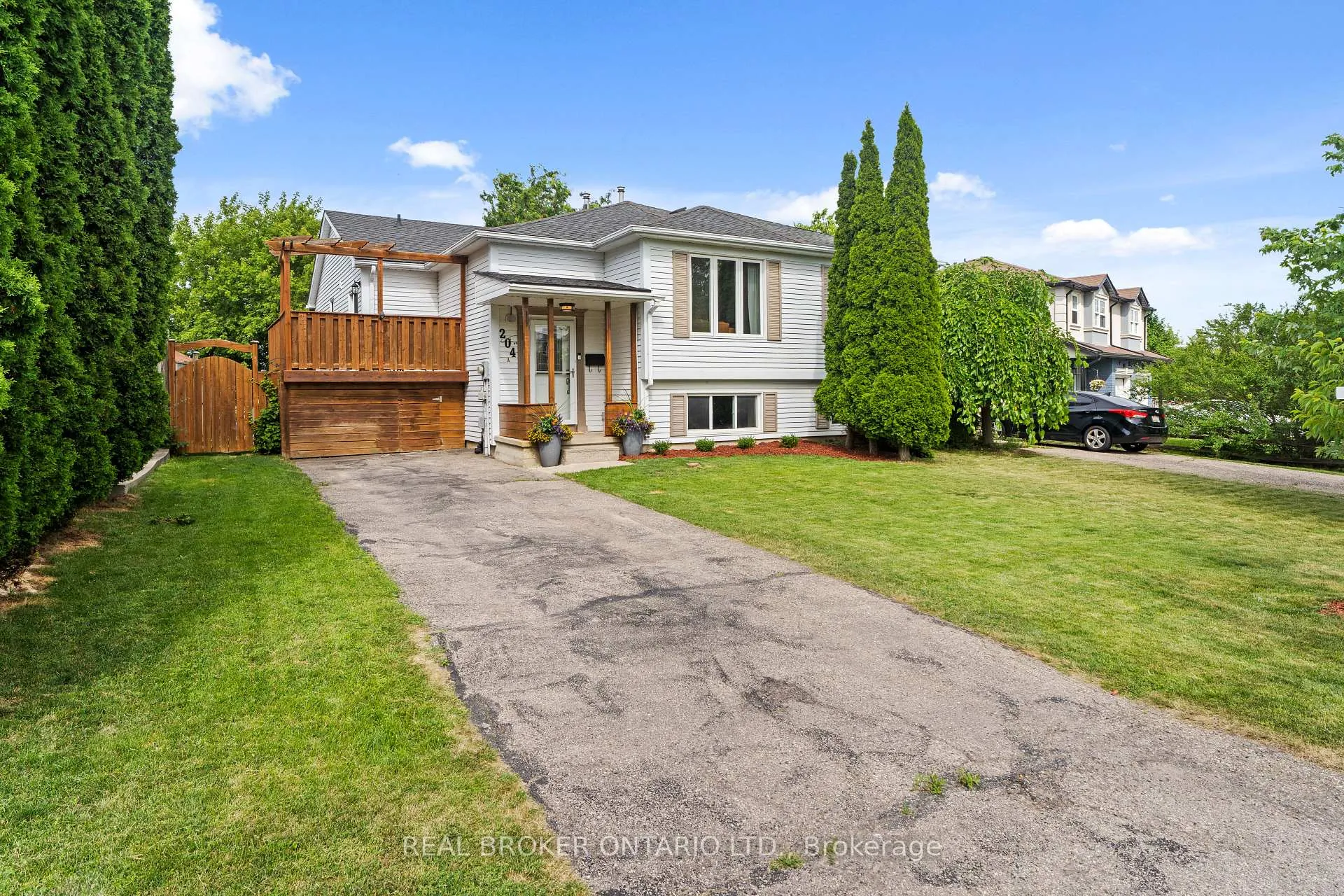Photo 3 of 204A Springfield Crescent, Waterloo — HOMEH