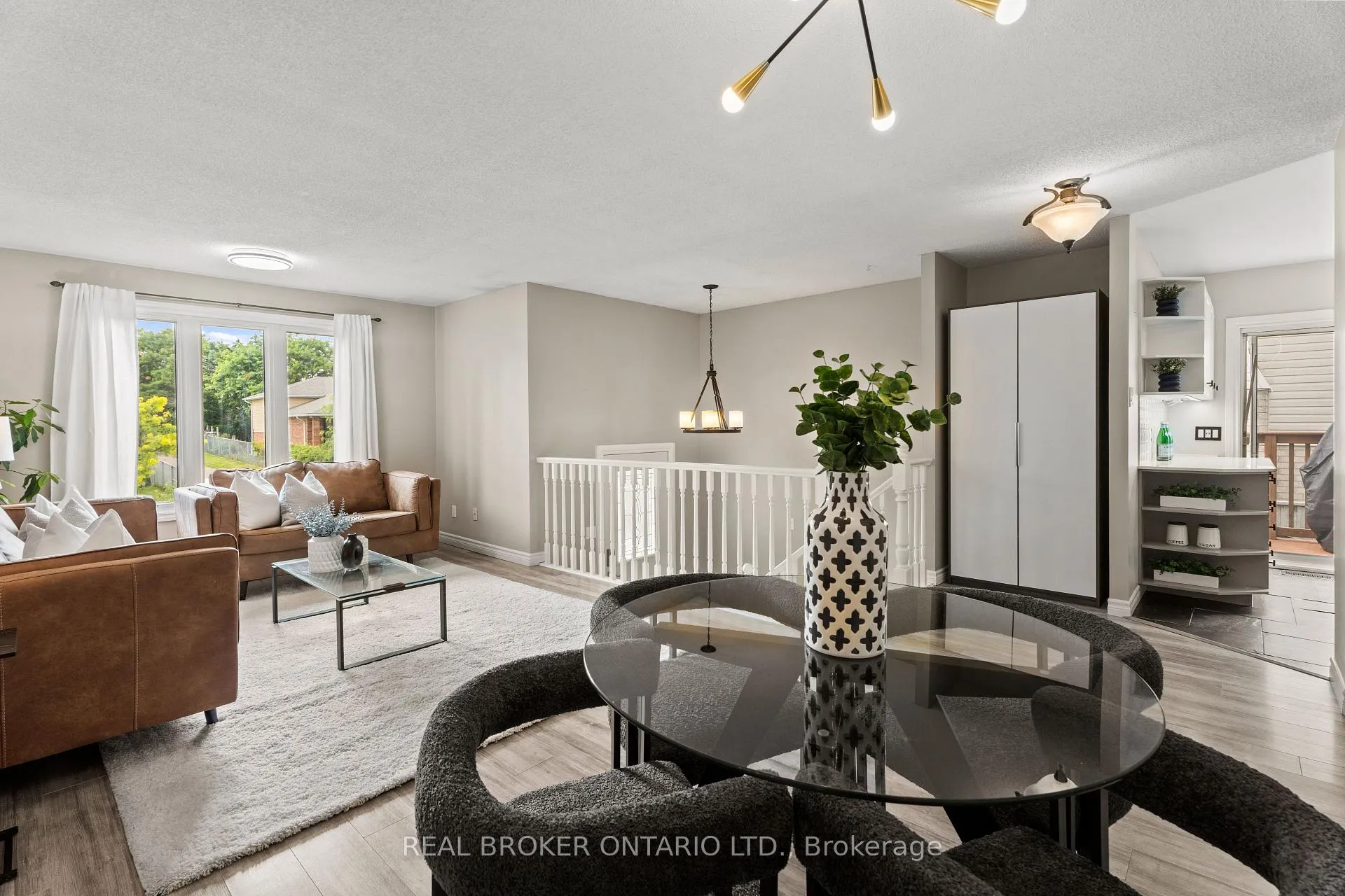 Photo 11 of 204A Springfield Crescent, Waterloo — HOMEH