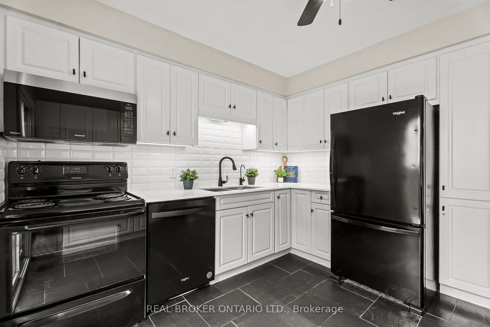 Photo 13 of 204A Springfield Crescent, Waterloo — HOMEH