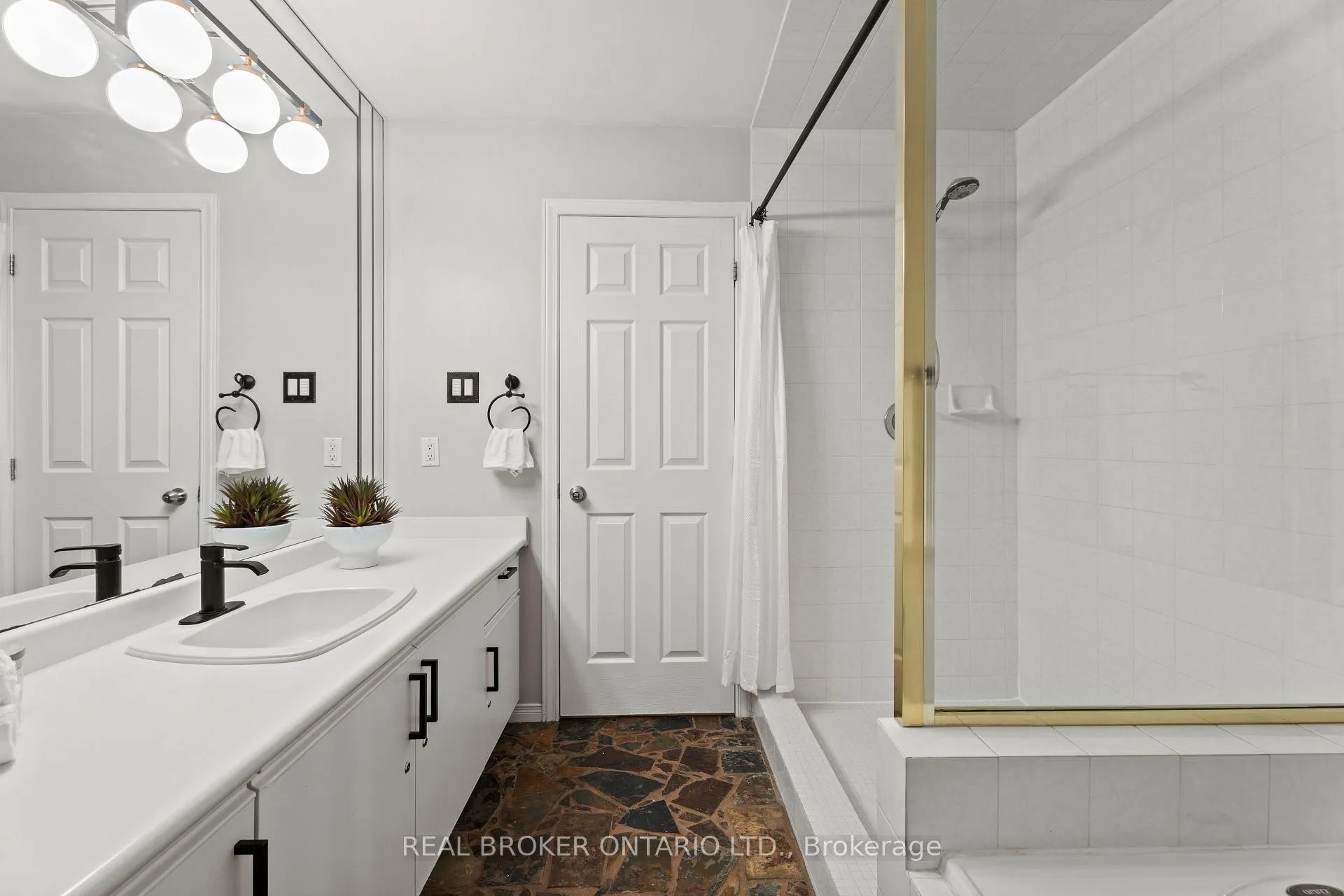 Photo 22 of 204A Springfield Crescent, Waterloo — HOMEH