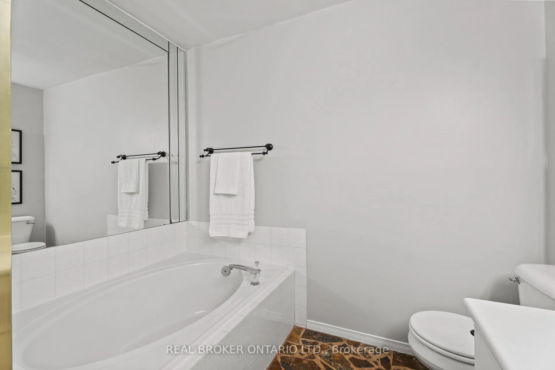 Photo 24 of 204A Springfield Crescent, Waterloo — HOMEH