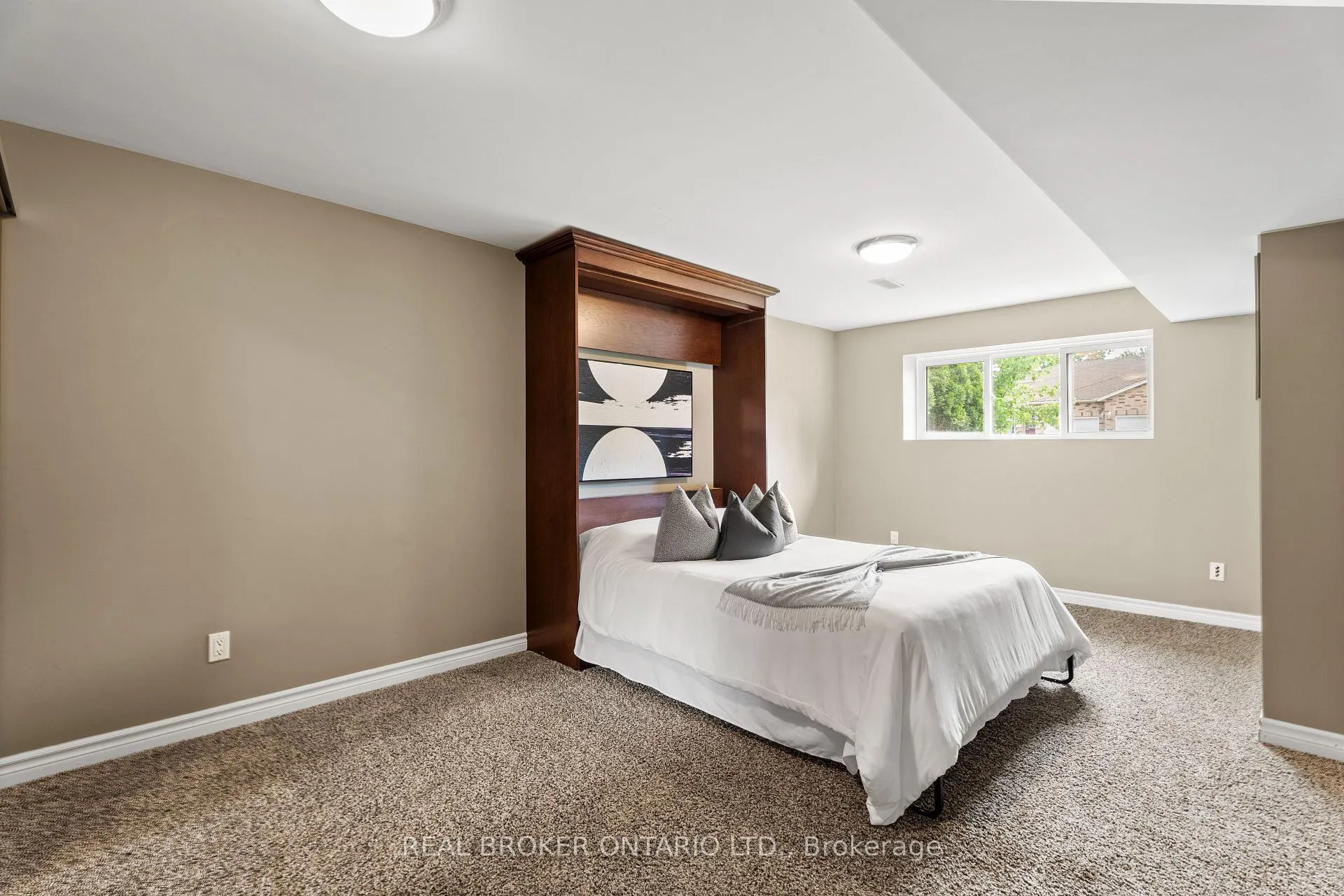 Photo 29 of 204A Springfield Crescent, Waterloo — HOMEH